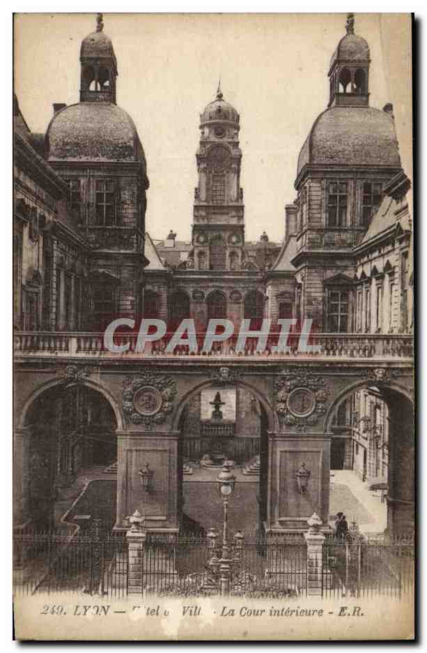 Lyon - Hotel de Ville - La Cour Interieure - CPA 