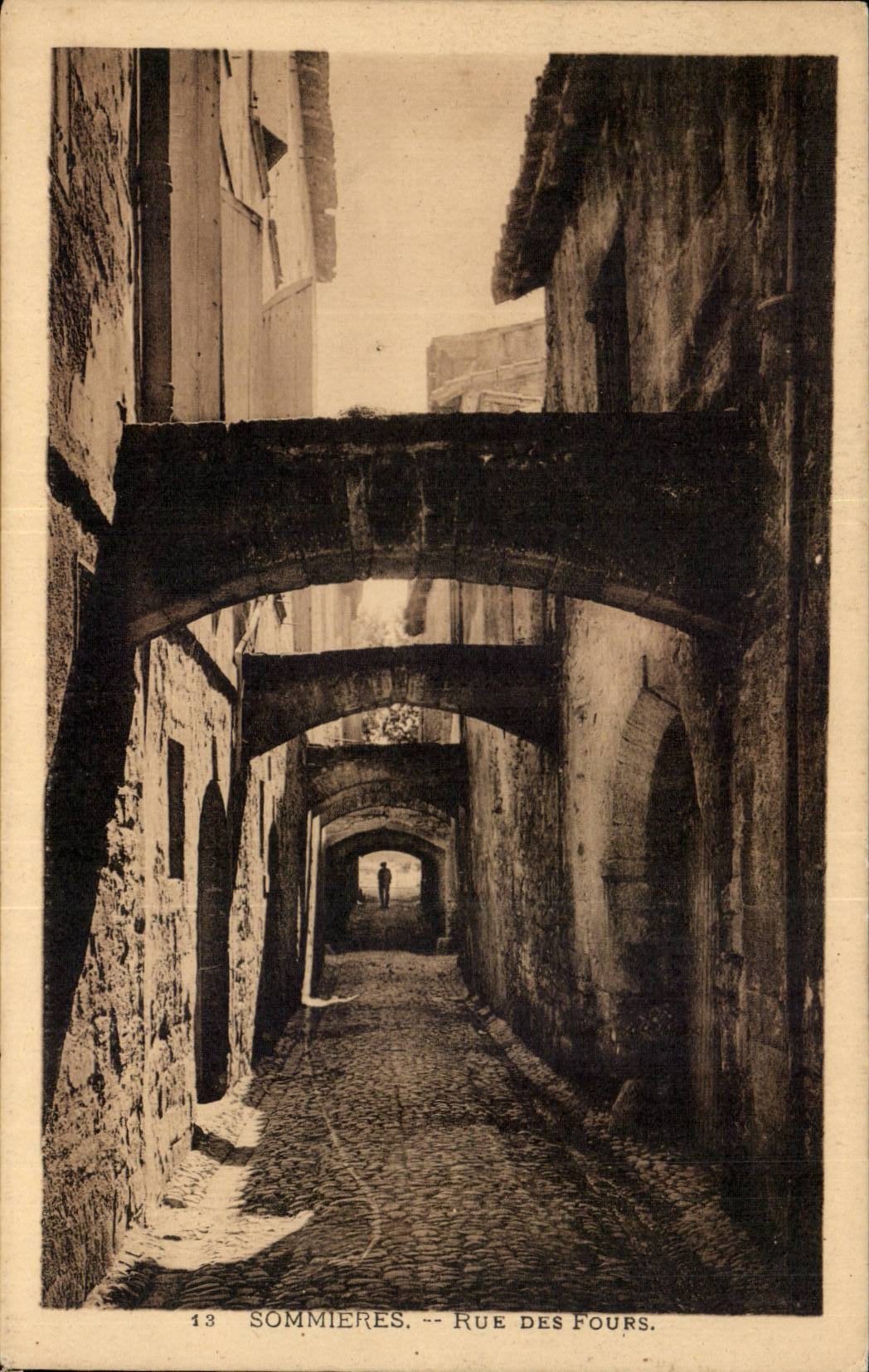 Sommieres - Rue des Fours - CPA 