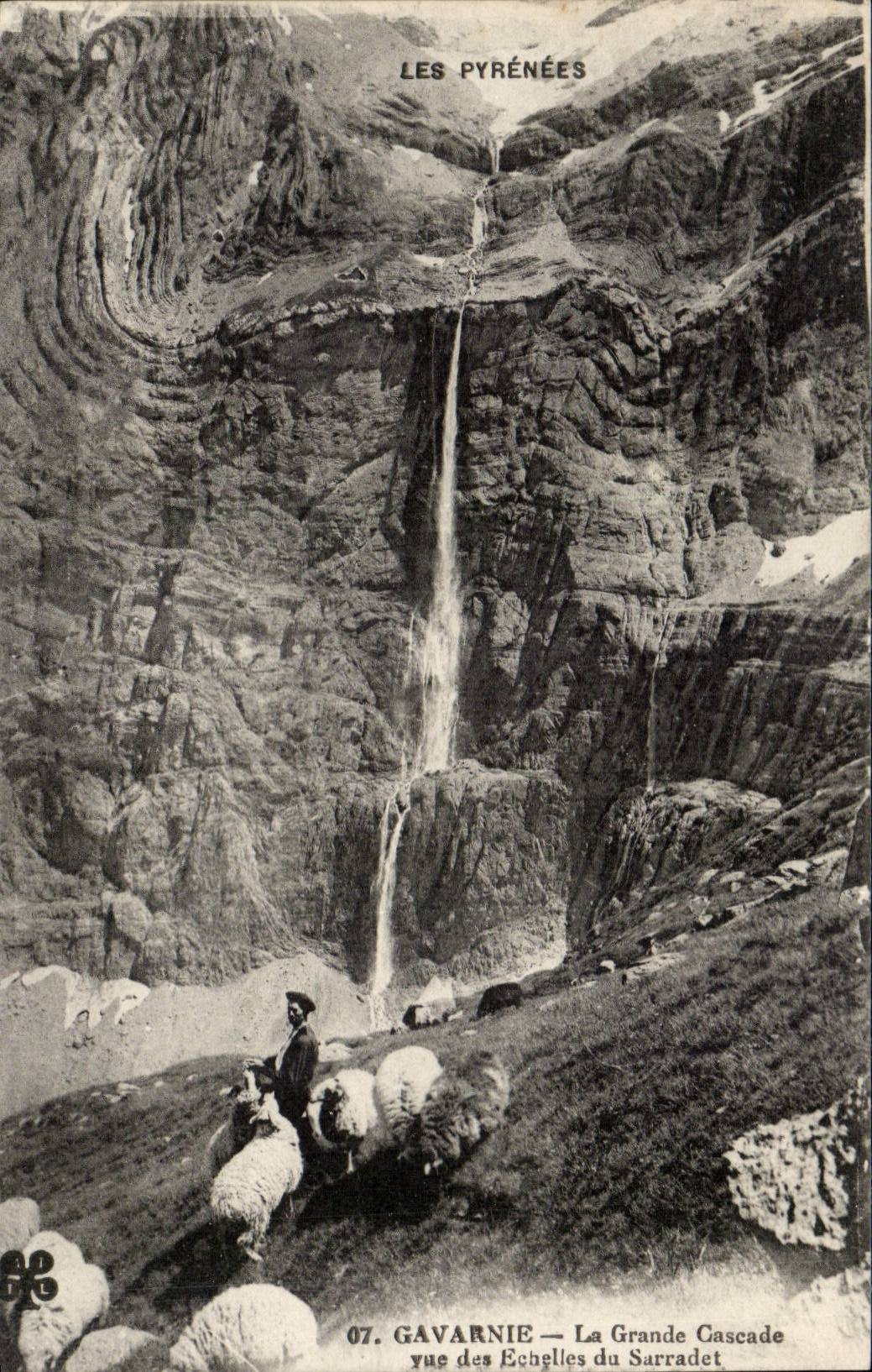 Gavarnie — La Grande Cascade vue des Echelles du Sarradet — Éditeur Gavarnie, n° 07