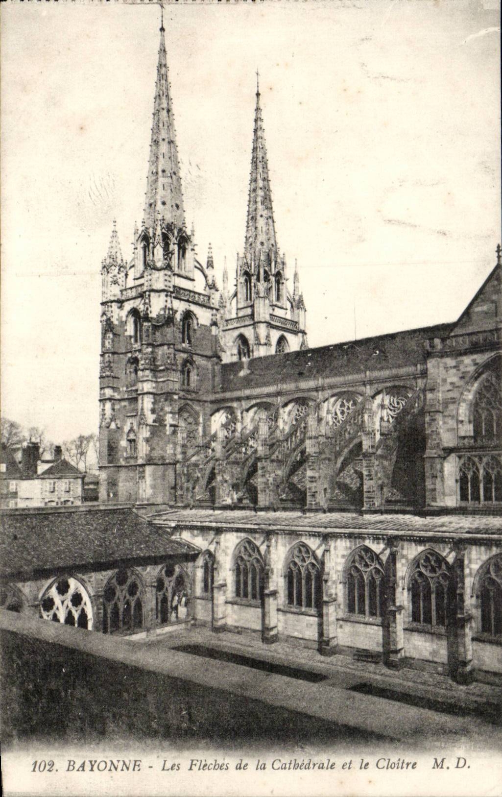Bayonne - Les Fleches de la Cathedrale et le Cloitre - CPA 