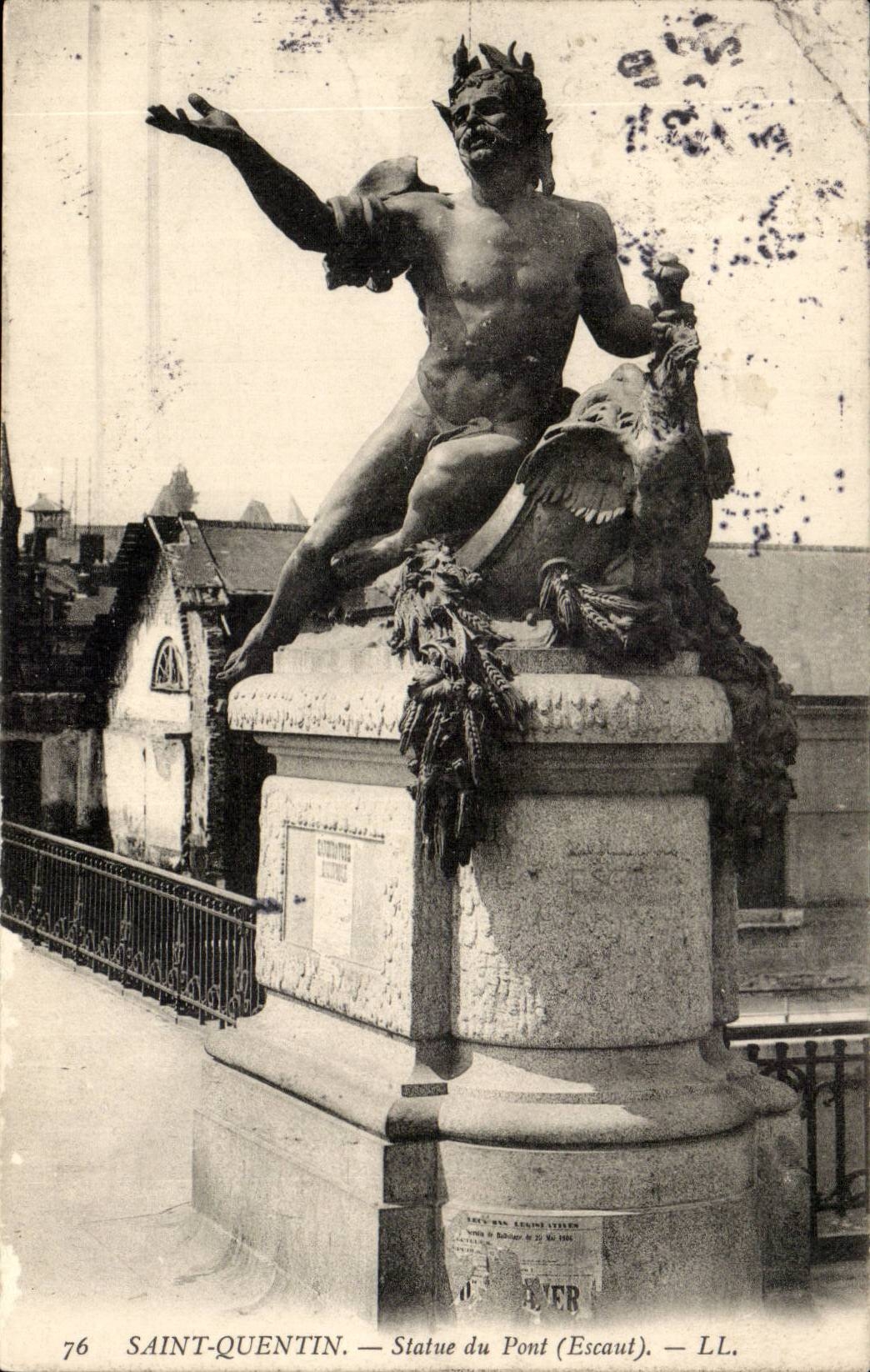 Saint Quentin CPA Statue du pont (Escaut) Neptune