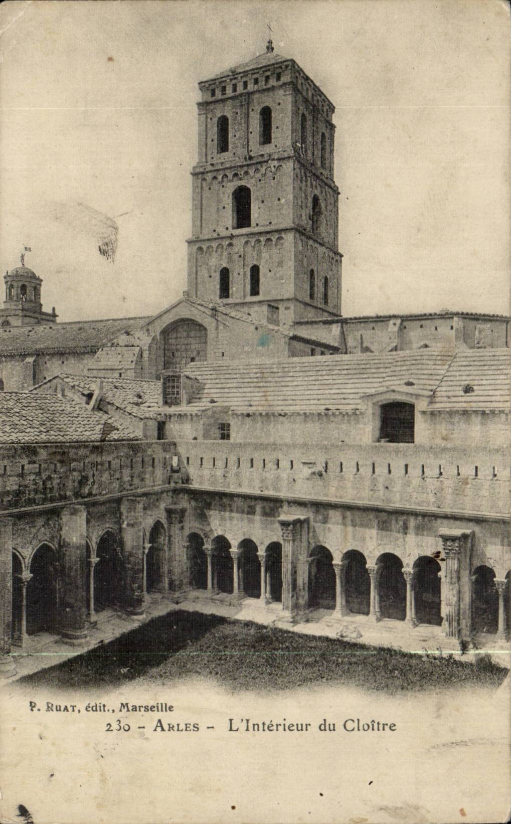Arles — L'Intérieur du Cloître — P. Ruat, édit., Marseille, n° 230