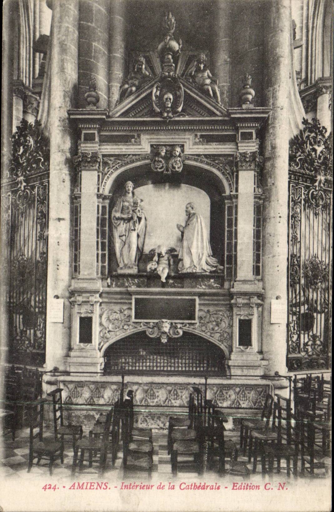 Amiens CPA Interieur de la cathedrale 