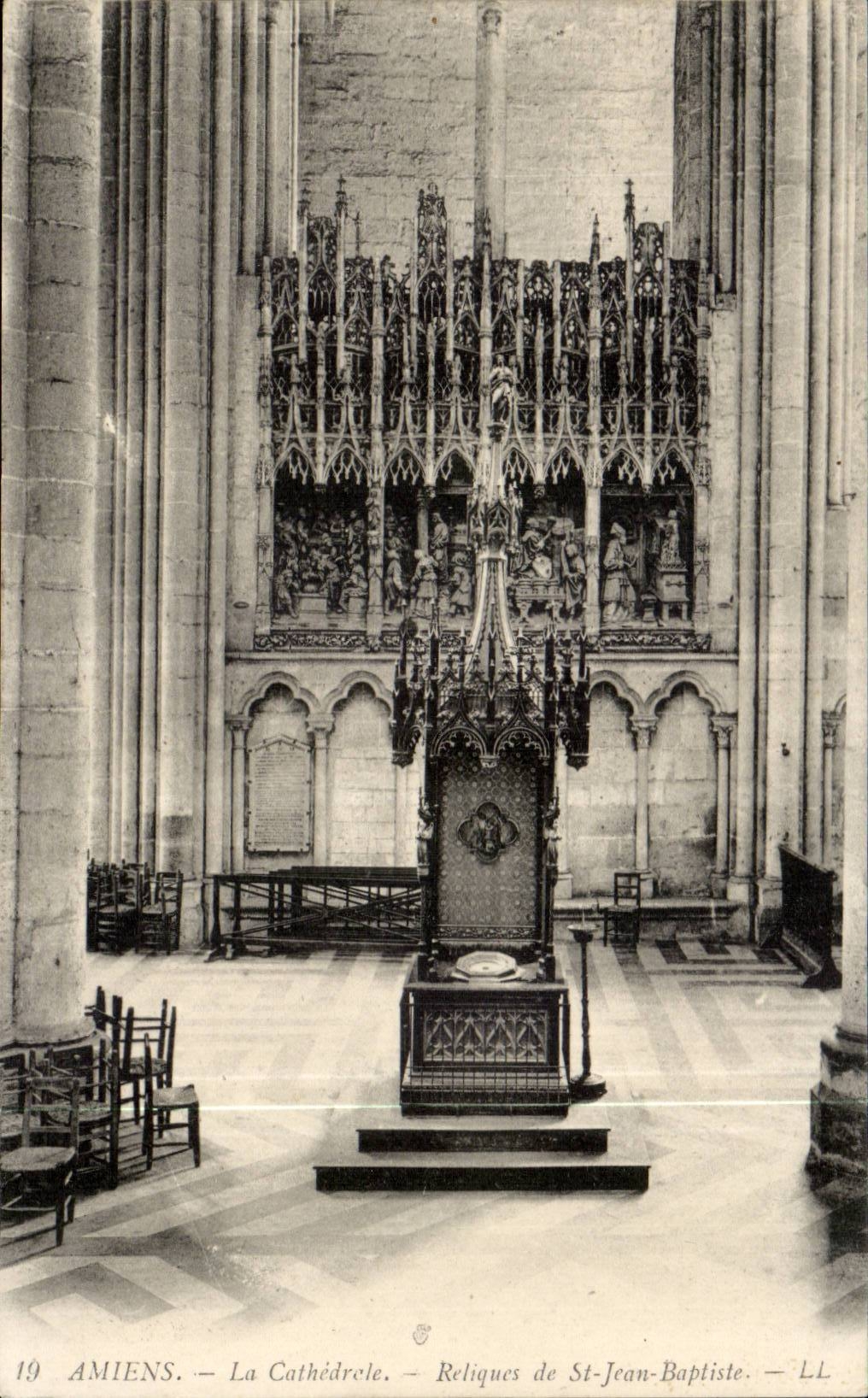 Amiens CPA La cathedrale Reliques de St Jean Baptiste 