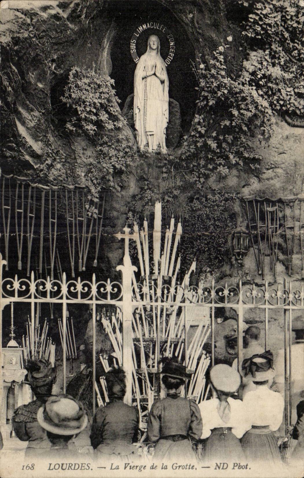 Lourdes CPA La vierge de la grotte