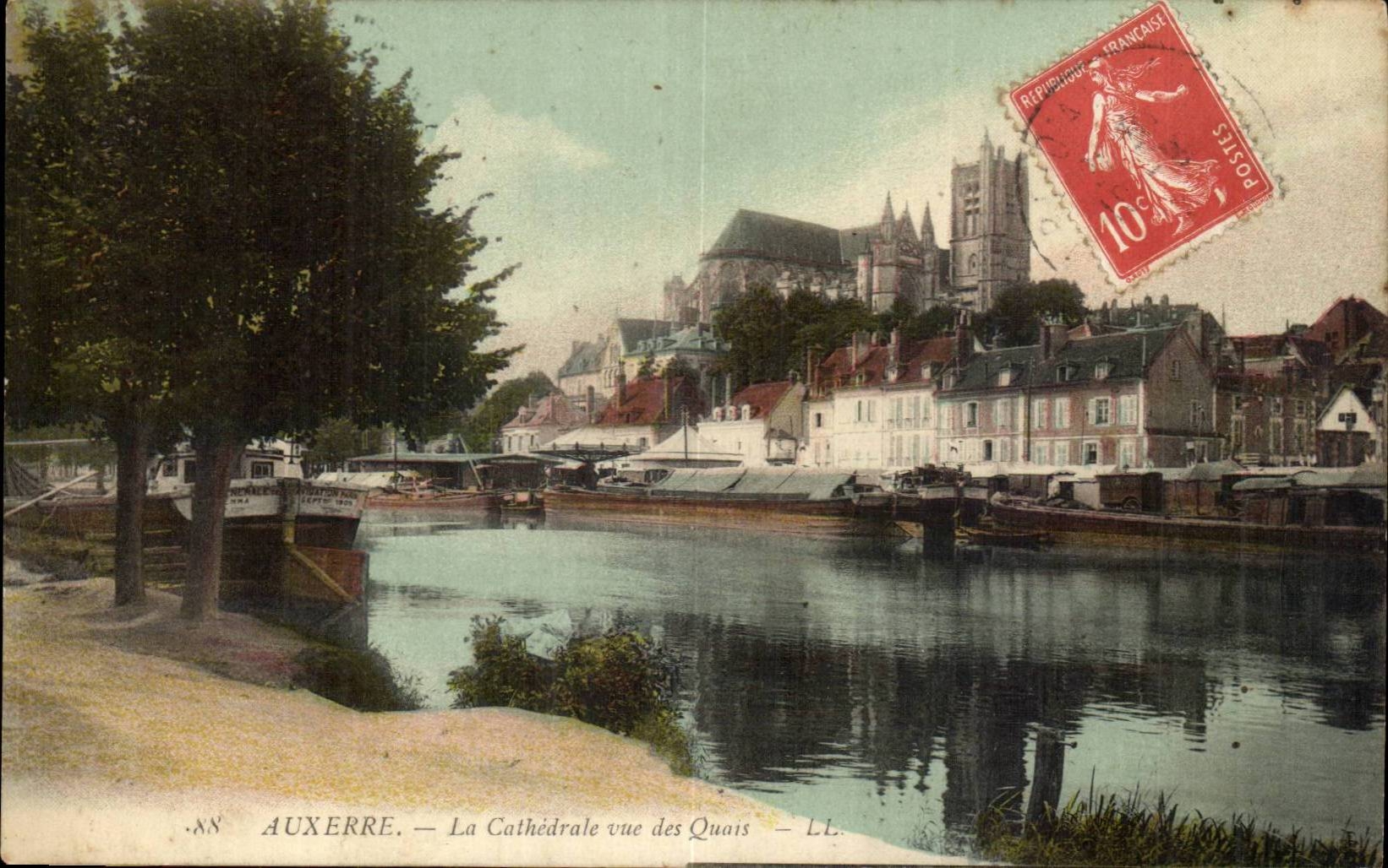Auxerre - La Cathedrale vue les Quais - CPA 