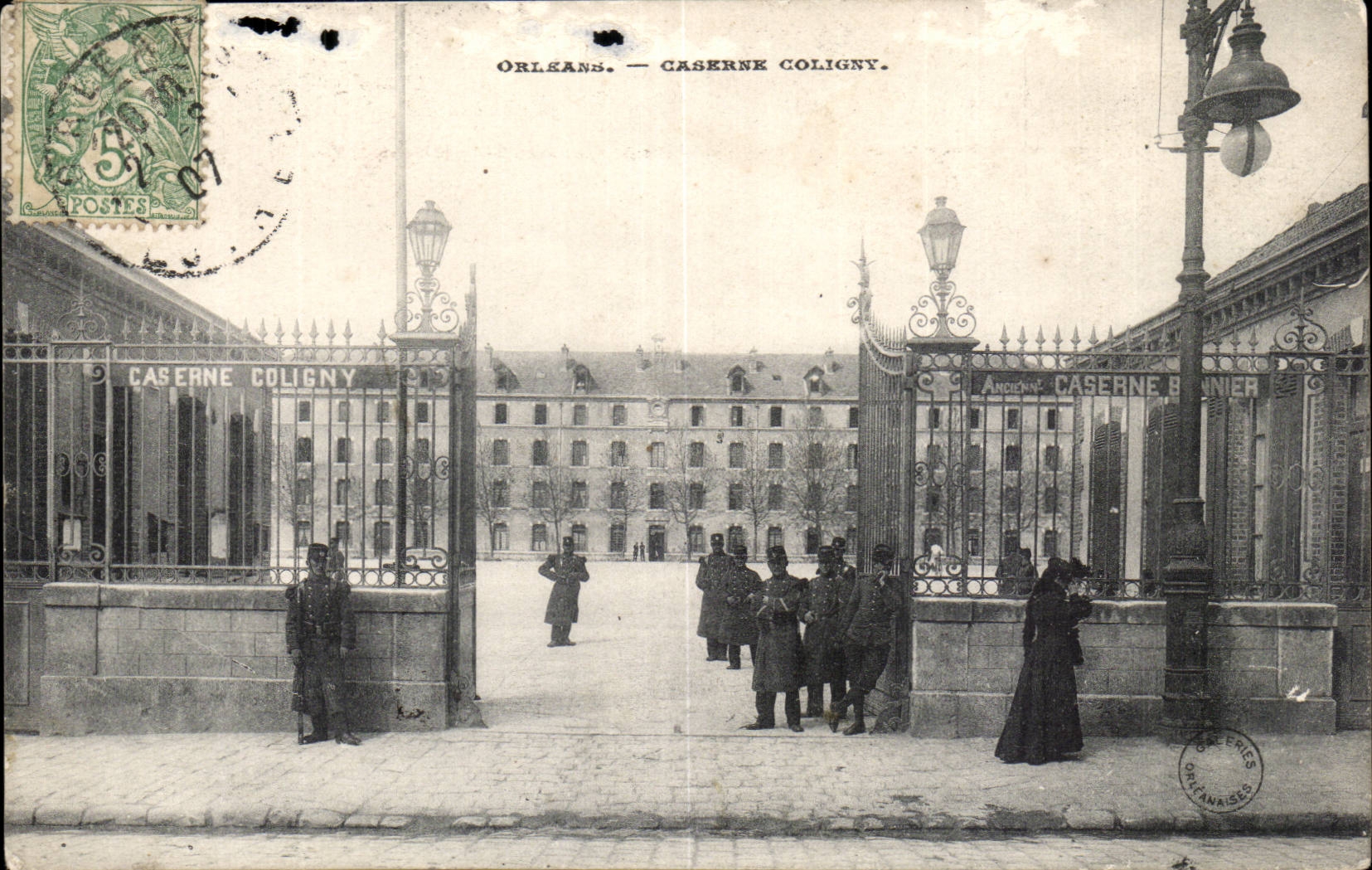 Orleans - caserne Coligny - militaria - trou - CPA 