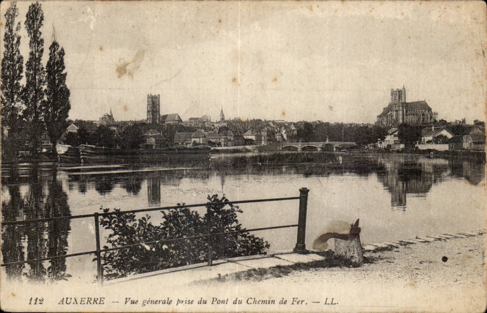 Auxerre - Vue Generale prise du Pont du Chemin de Fer - CPA 