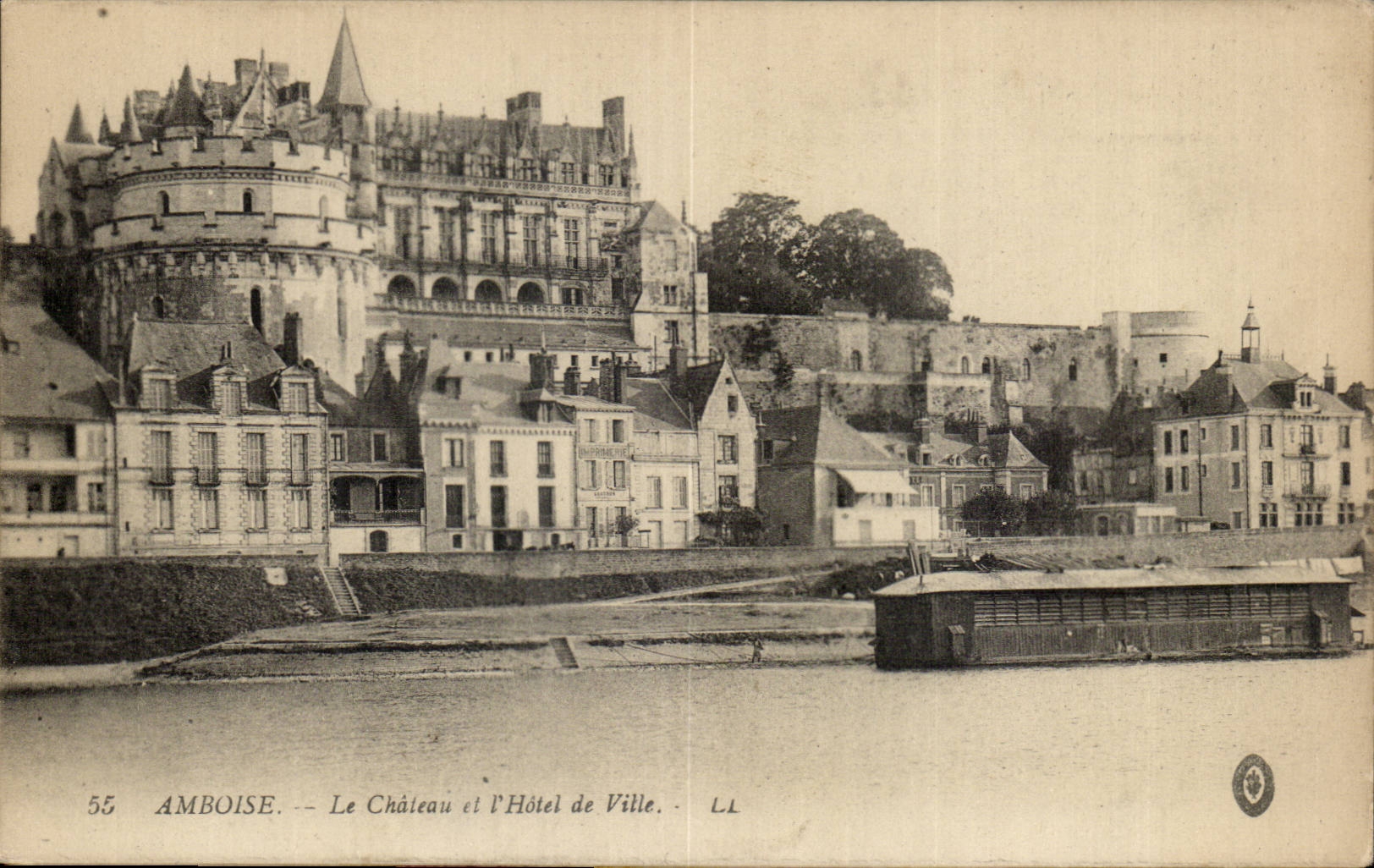 Amboise - Le Chateau et Hotel de Ville - CPA 