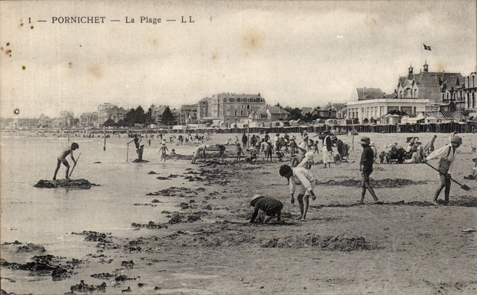 Pornichet CPA La plage (enfants)