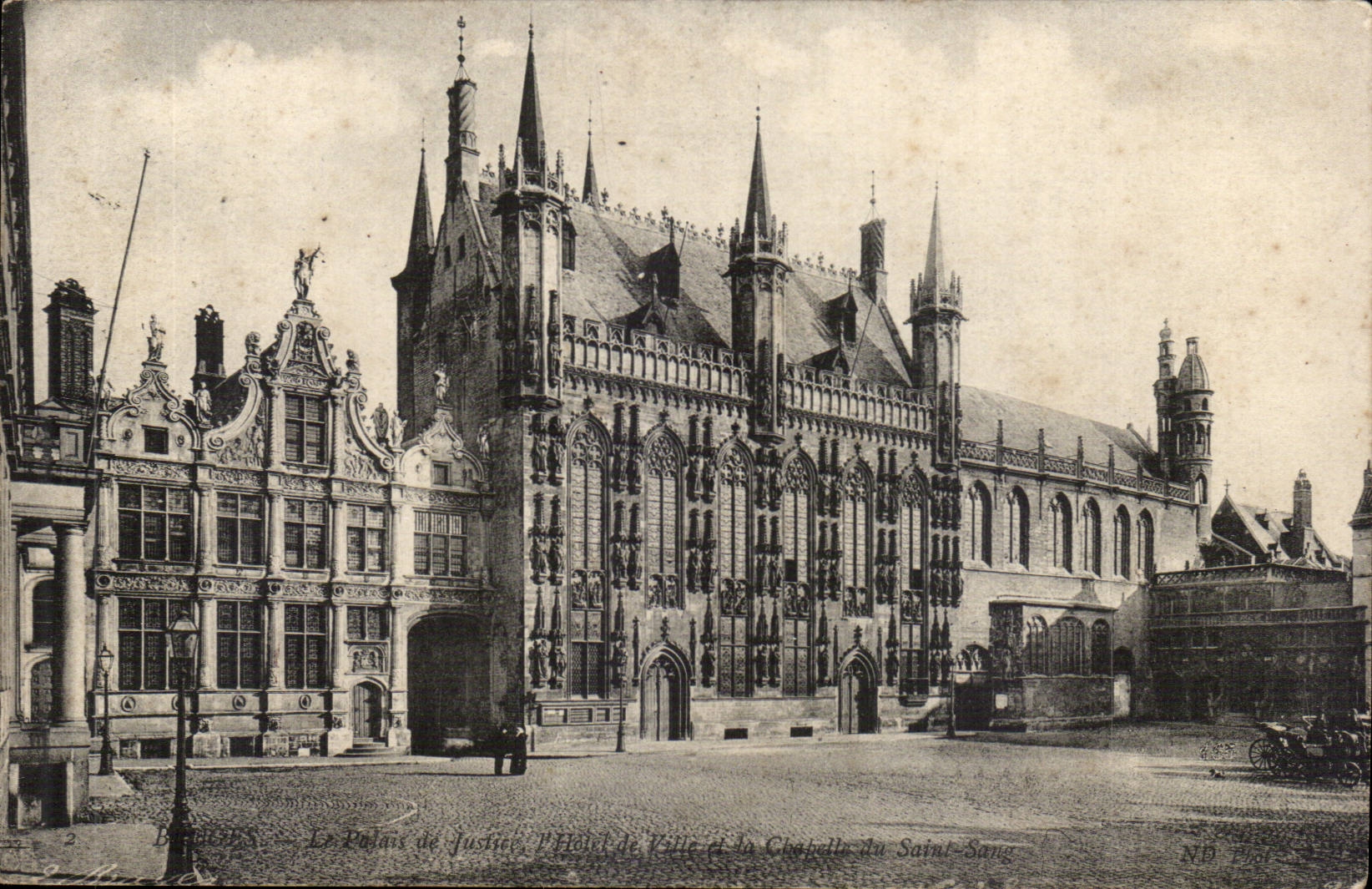 Belgie Belgique BRuges CPA Palais de justice Hotel de ville et la chapelle de Saint Sang