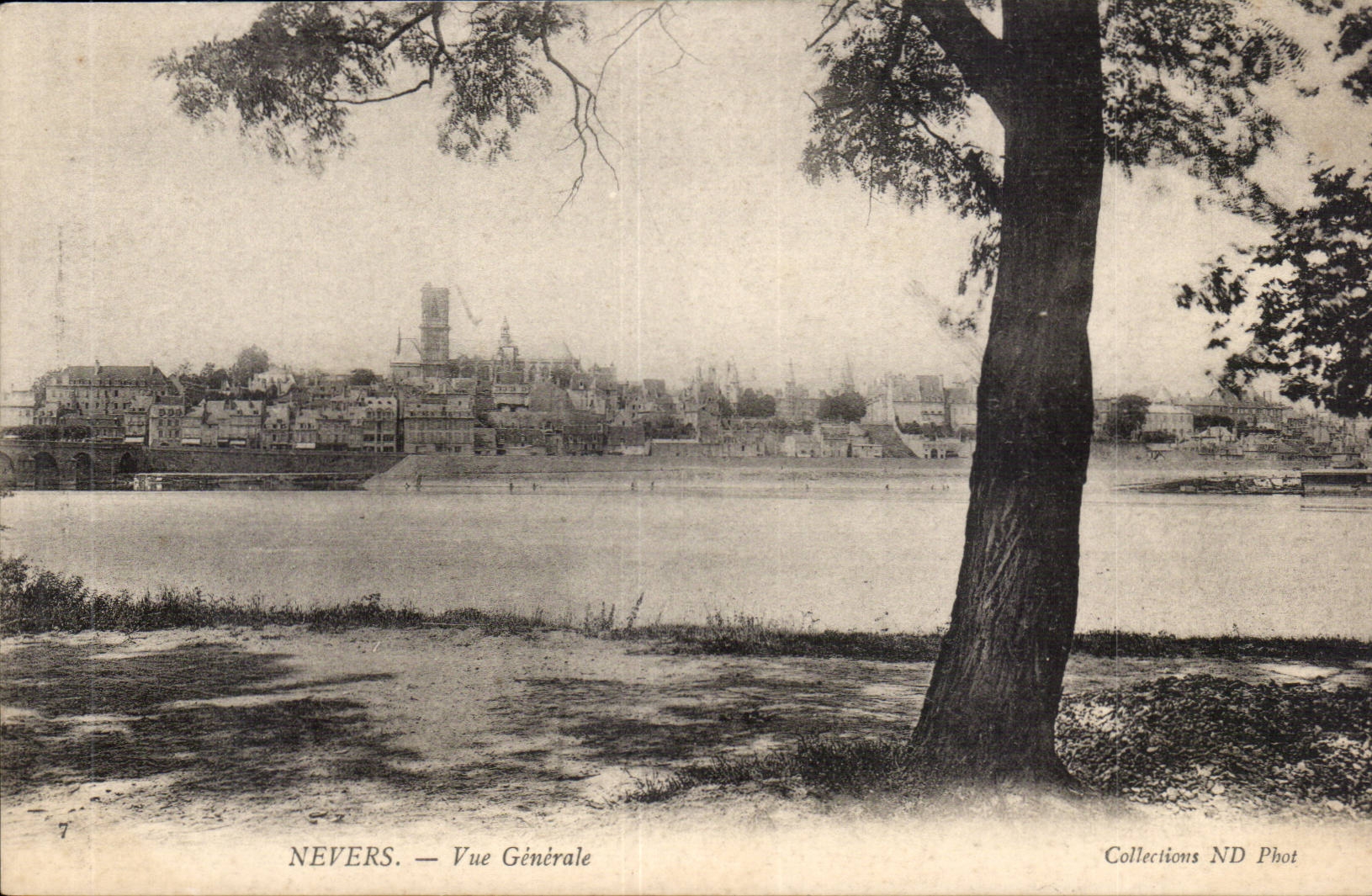 Nevers CPA Vue generale