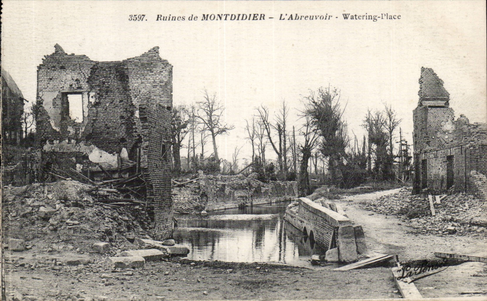 Ruines de Montdidier CPAl'abreuvoir 