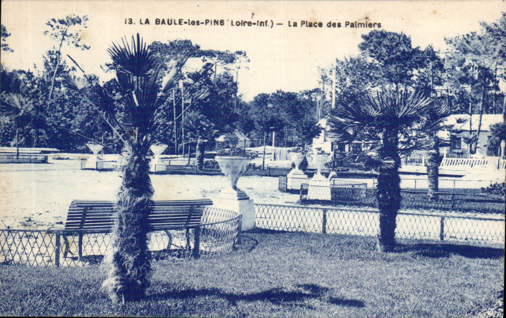 La Baule sur Mer CPA La place des palmiers