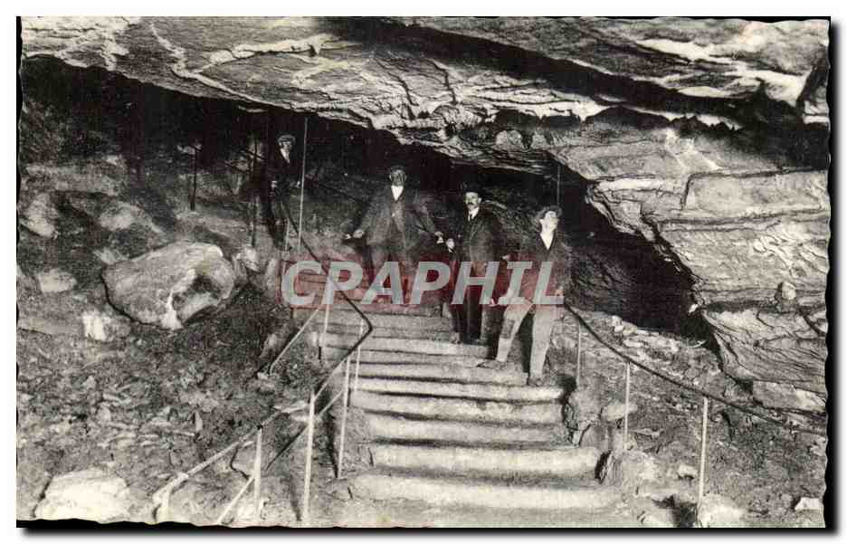 Grottes d'Arcy sur Cure cPA La descente