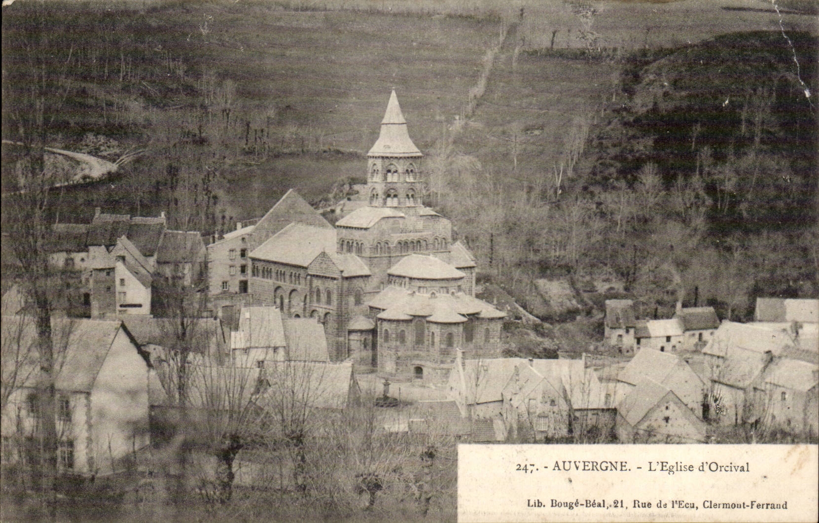 Die Kirche von Orcival — Auvergne — Lib. Bougé-Béal, 21, Rue de l'Écu, Clermont-Ferrand