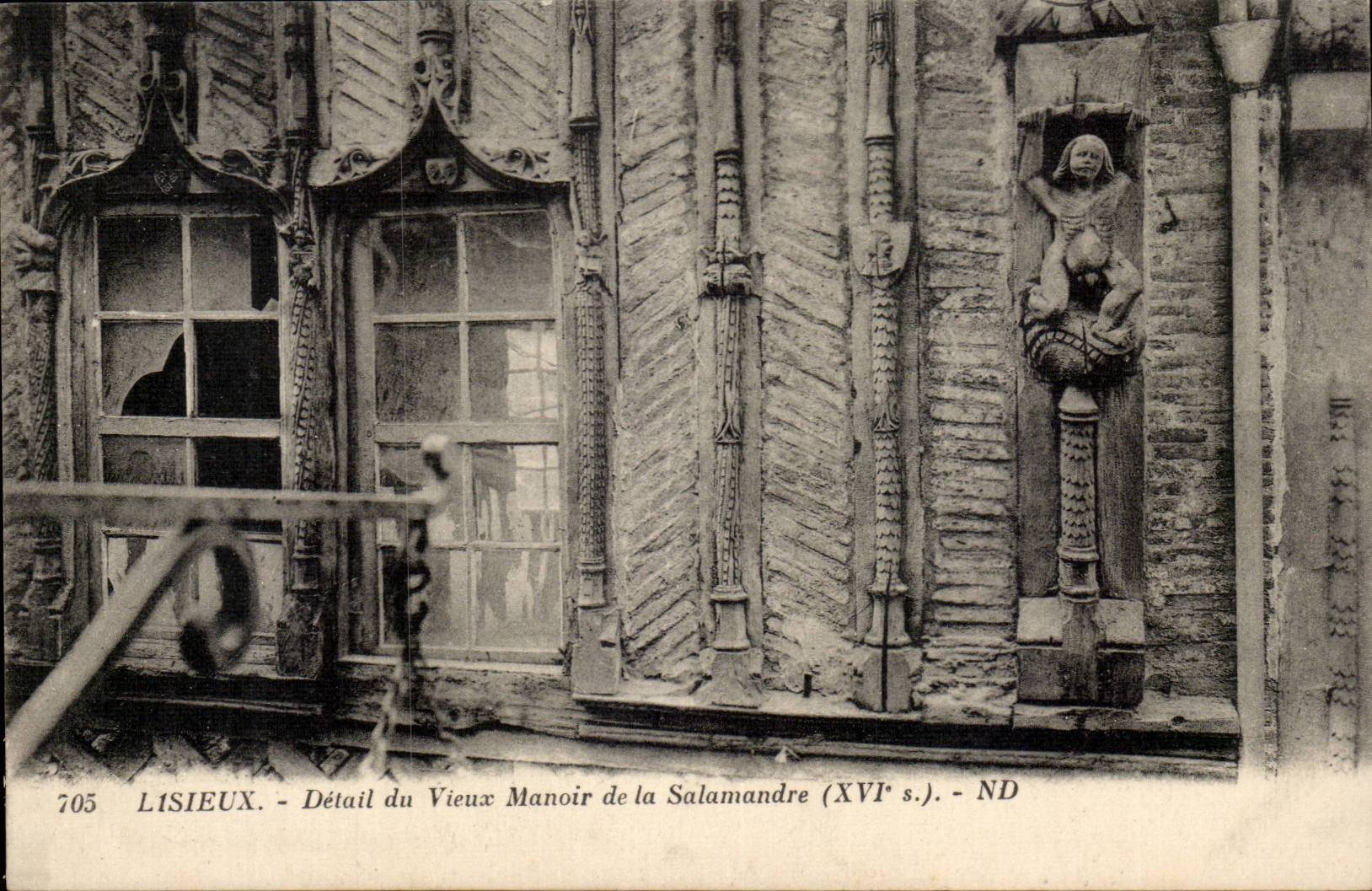 Lisieux - Détail du Vieux Manoir de la Salamandre (XVIe s.)