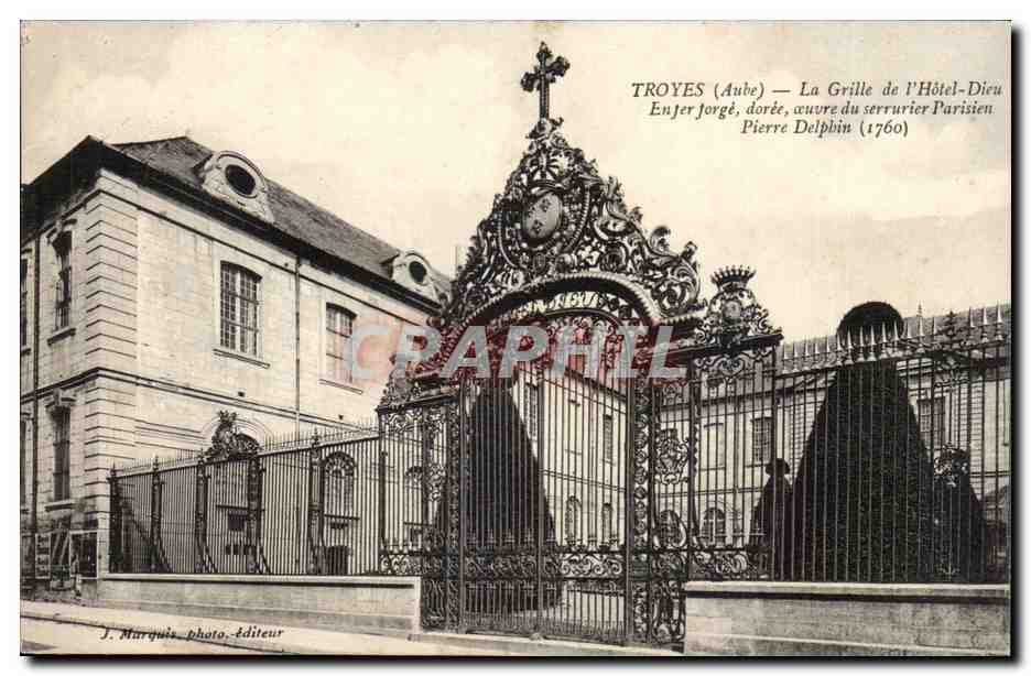 Troyes (Aube) — La Grille de l'Hôtel-Dieu — œuvre du serrurier parisien Pierre Delphin (1760)