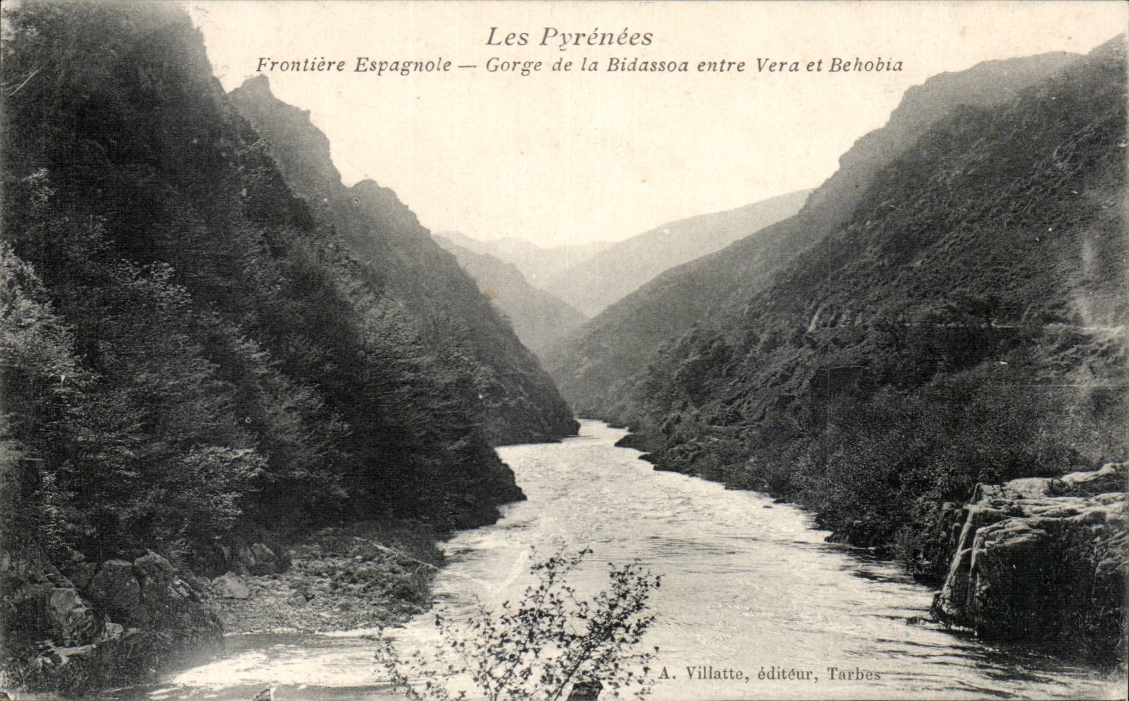 CPA Frontiere espagnole Gorge de la Bidassoa entre Vera et Behobia