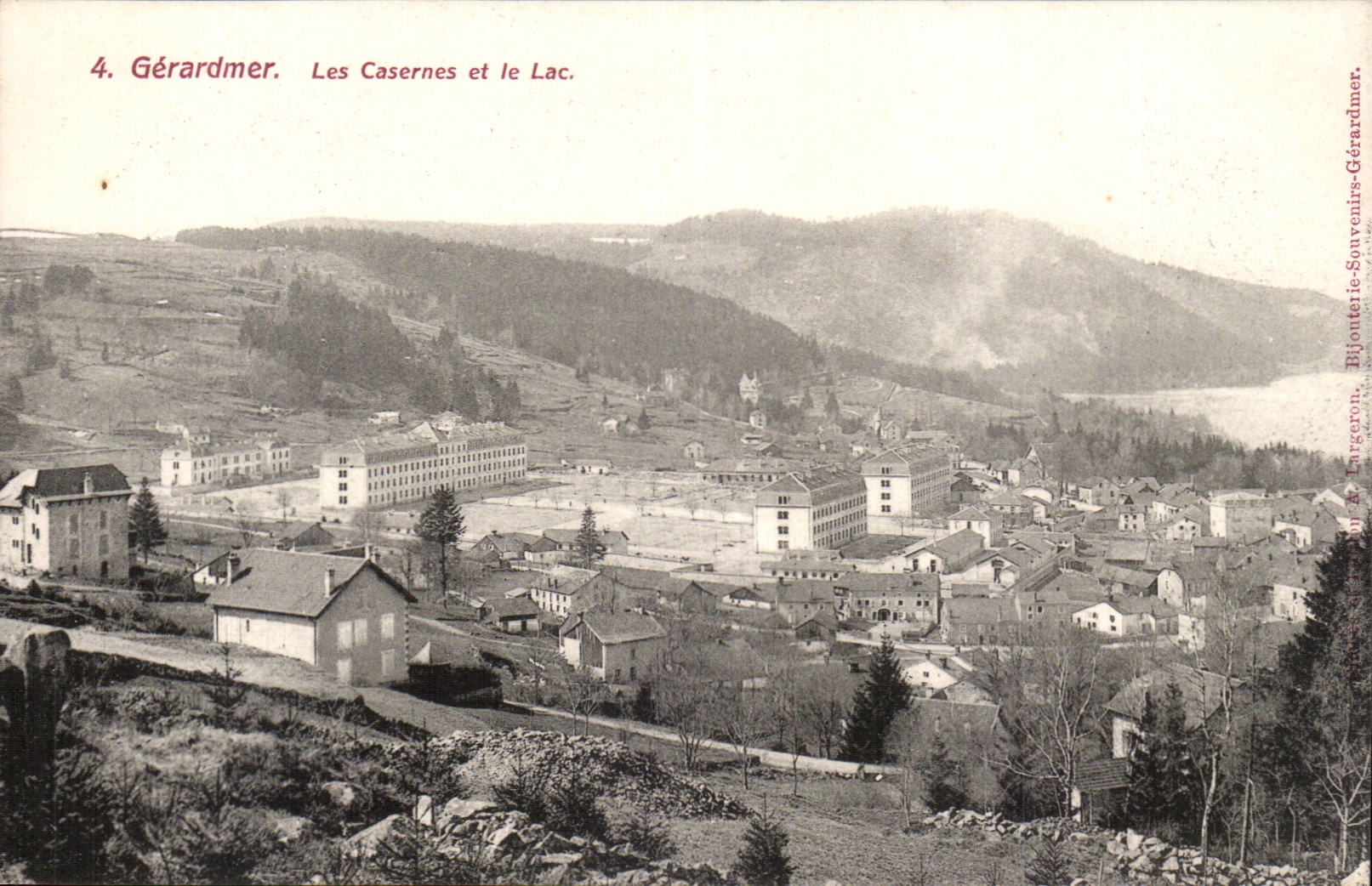 Gerardmer CPA Les casernes et le lac
