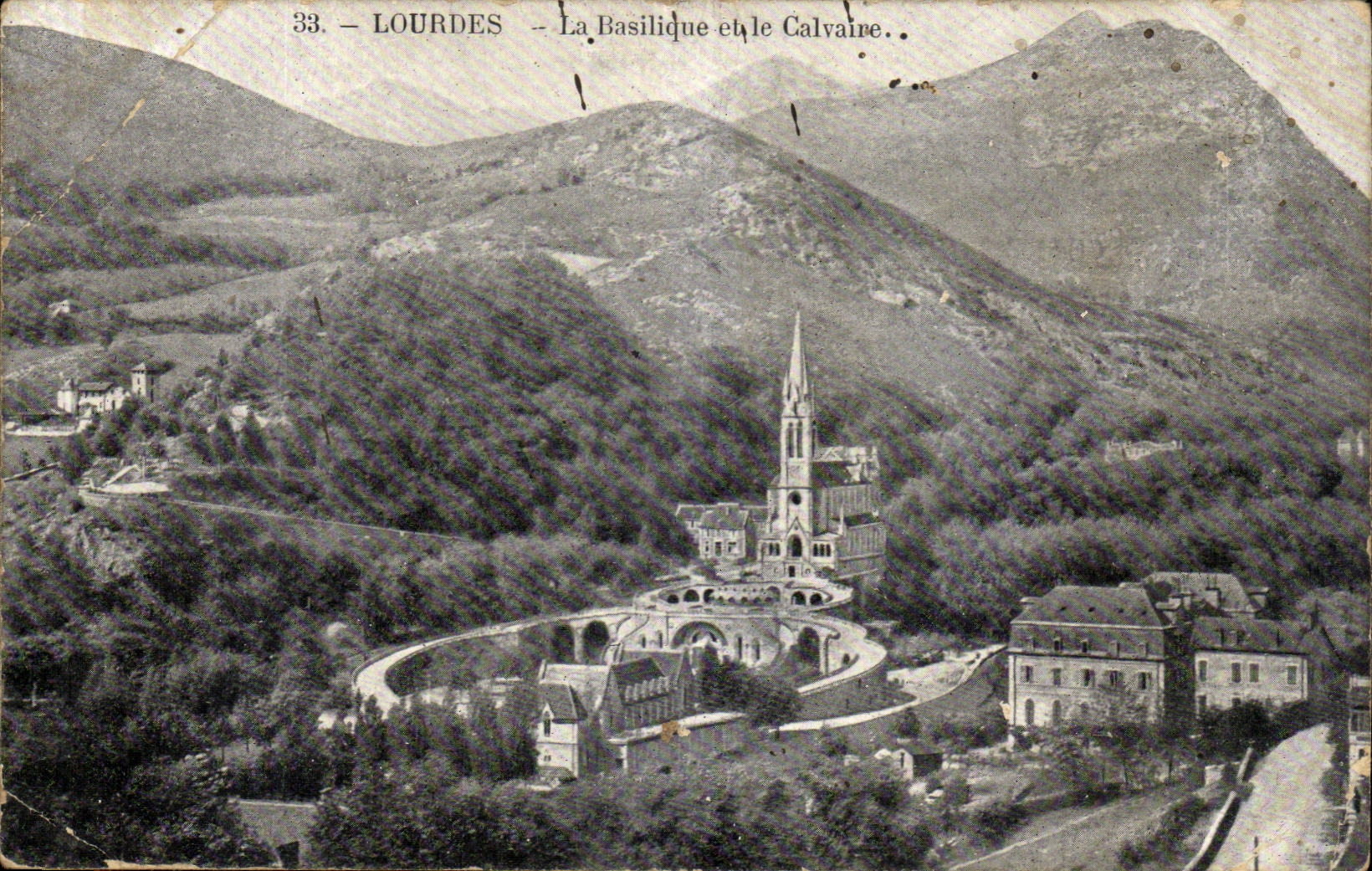Lourdes CPA La basilique et le Gave