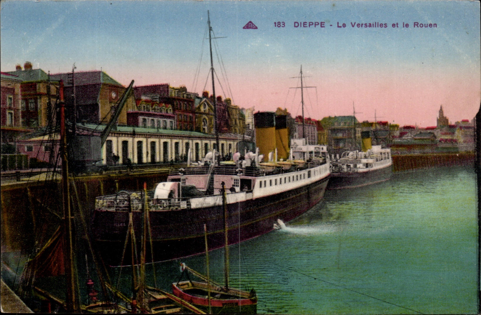 Dieppe CPA Le Versailles et le Rouen (bateau)