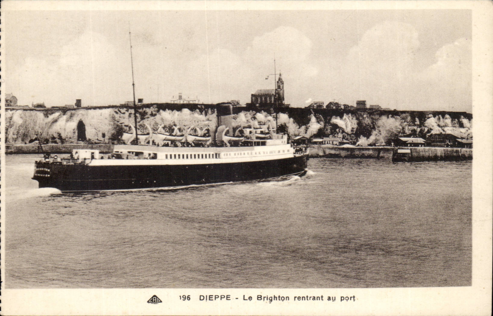 Dieppe CPA Le Brighton rentrant au port