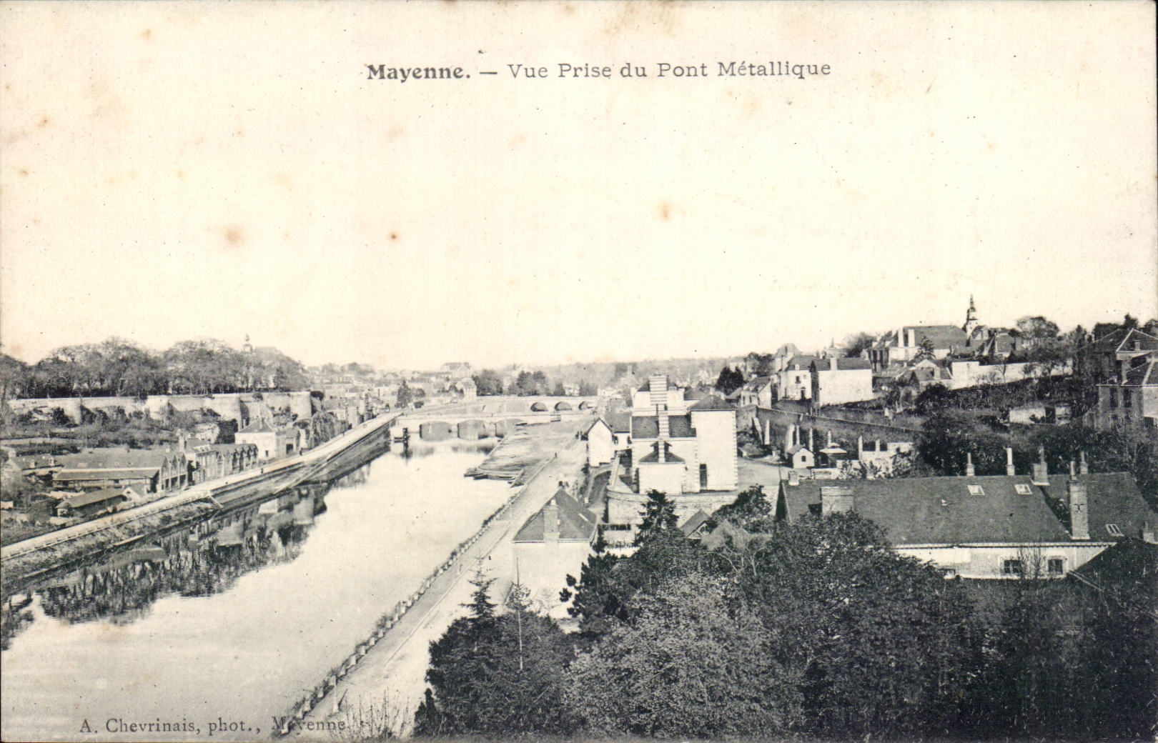Mayenne — Vue prise du Pont Métallique — A. Chevrinais, phot., Mayenne