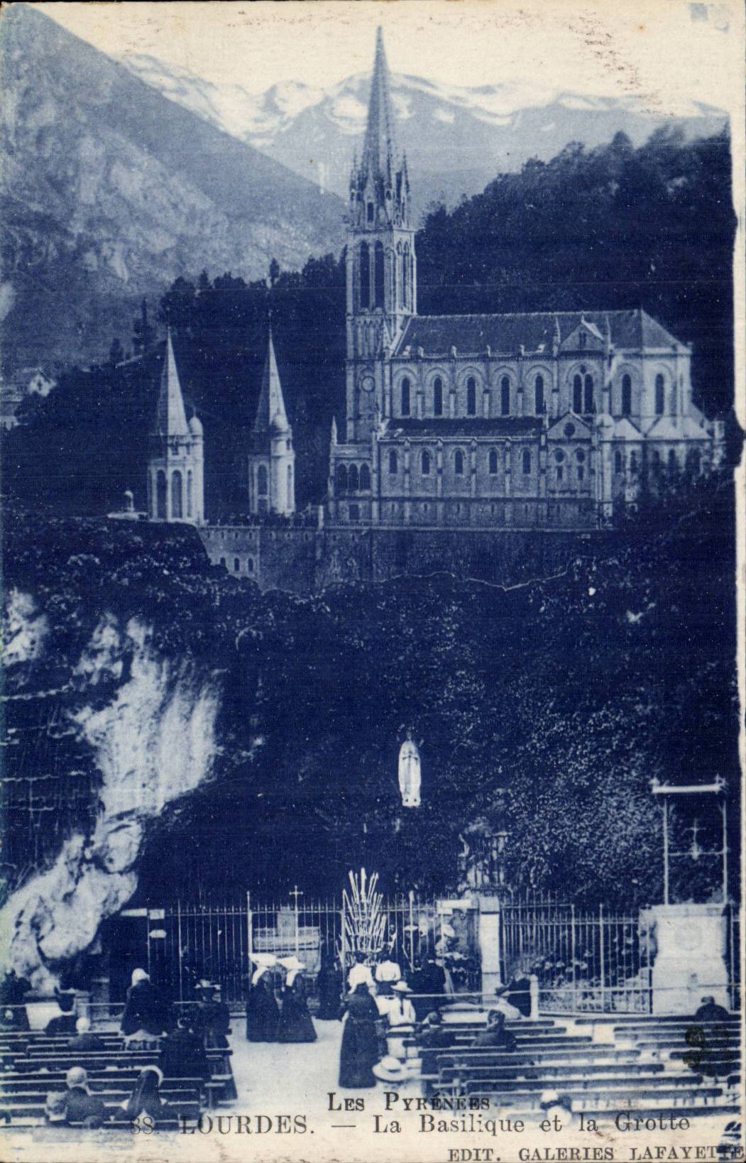 Lourdes CPA Basilique et la grotte