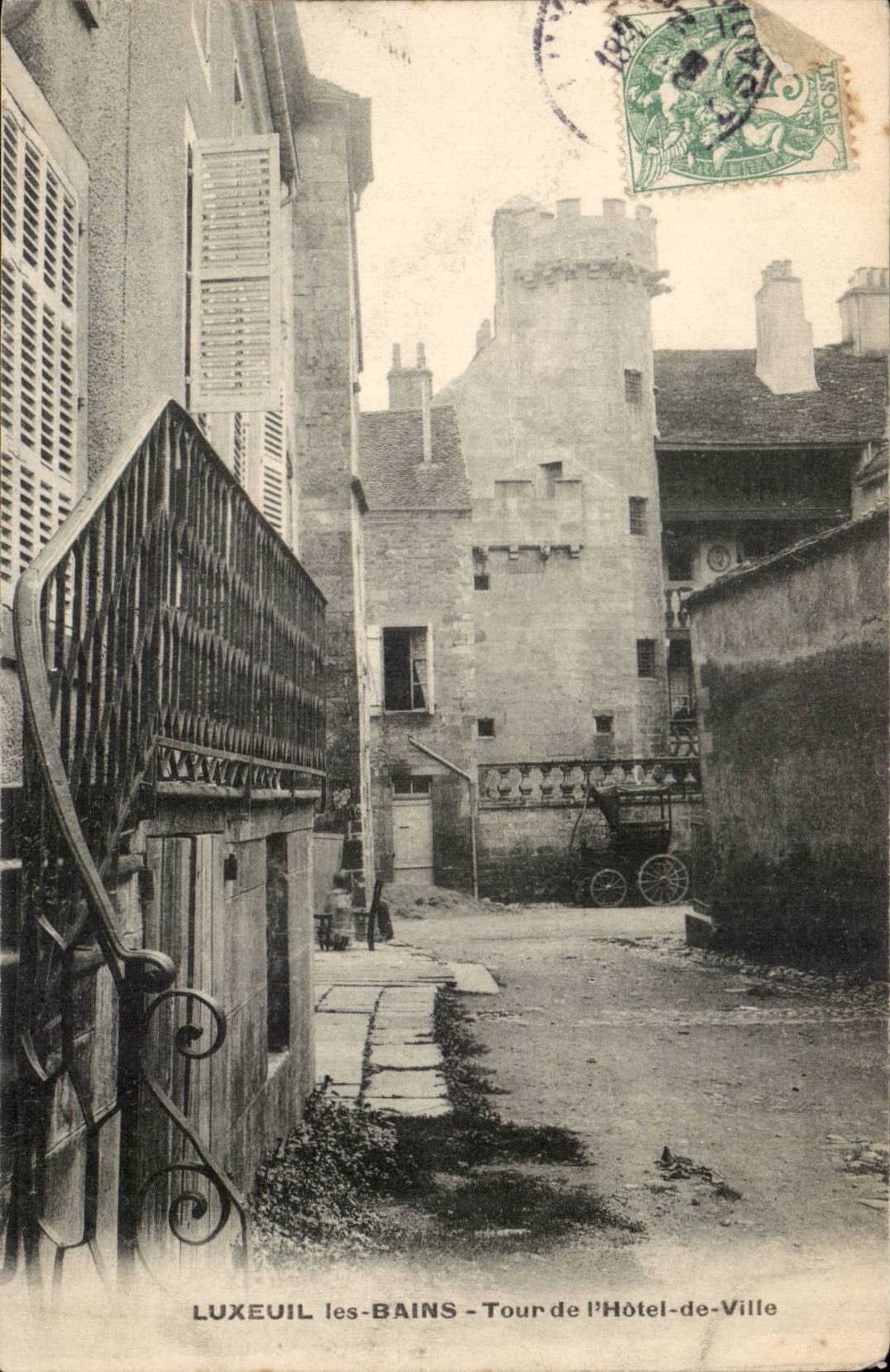 LUXEUIL-les-BAINS - Tour de l'Hôtel-de-Ville