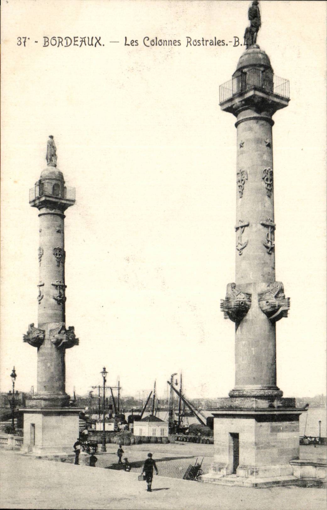 Bordeaux CPA Les colonnes rostrales