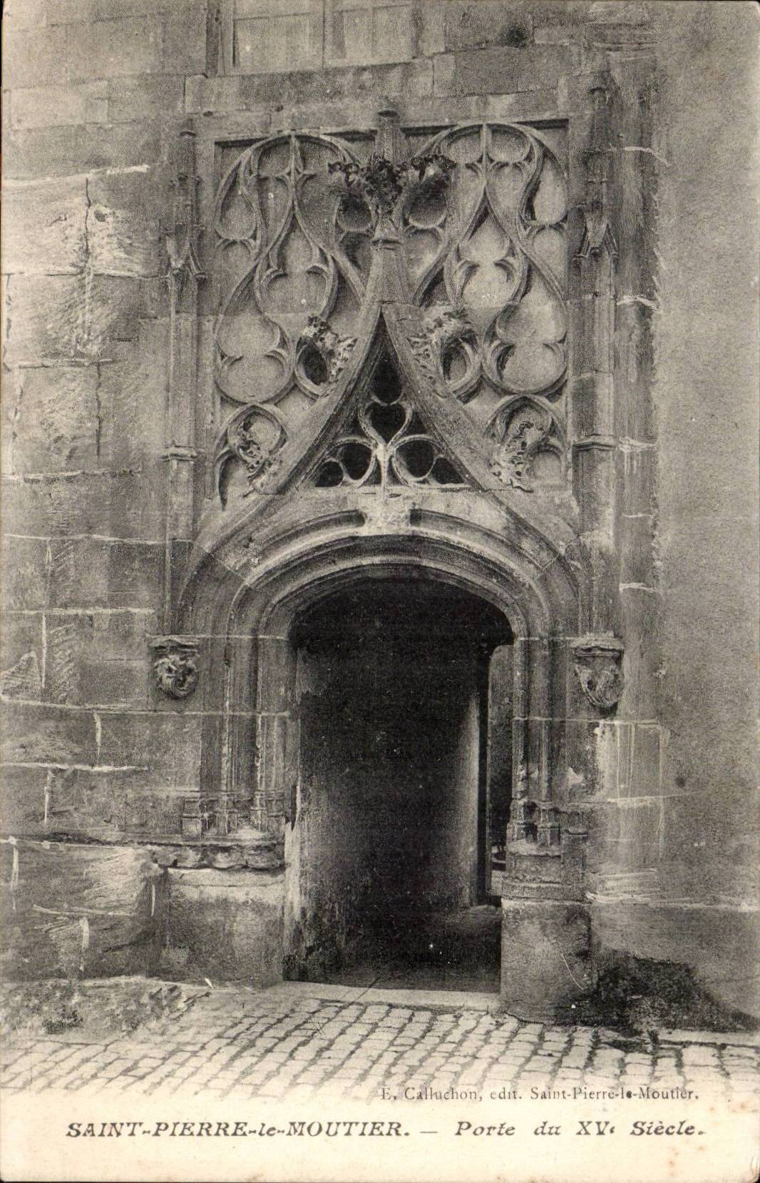 Saint Pierre le Moutier CPA Porte du 15eme