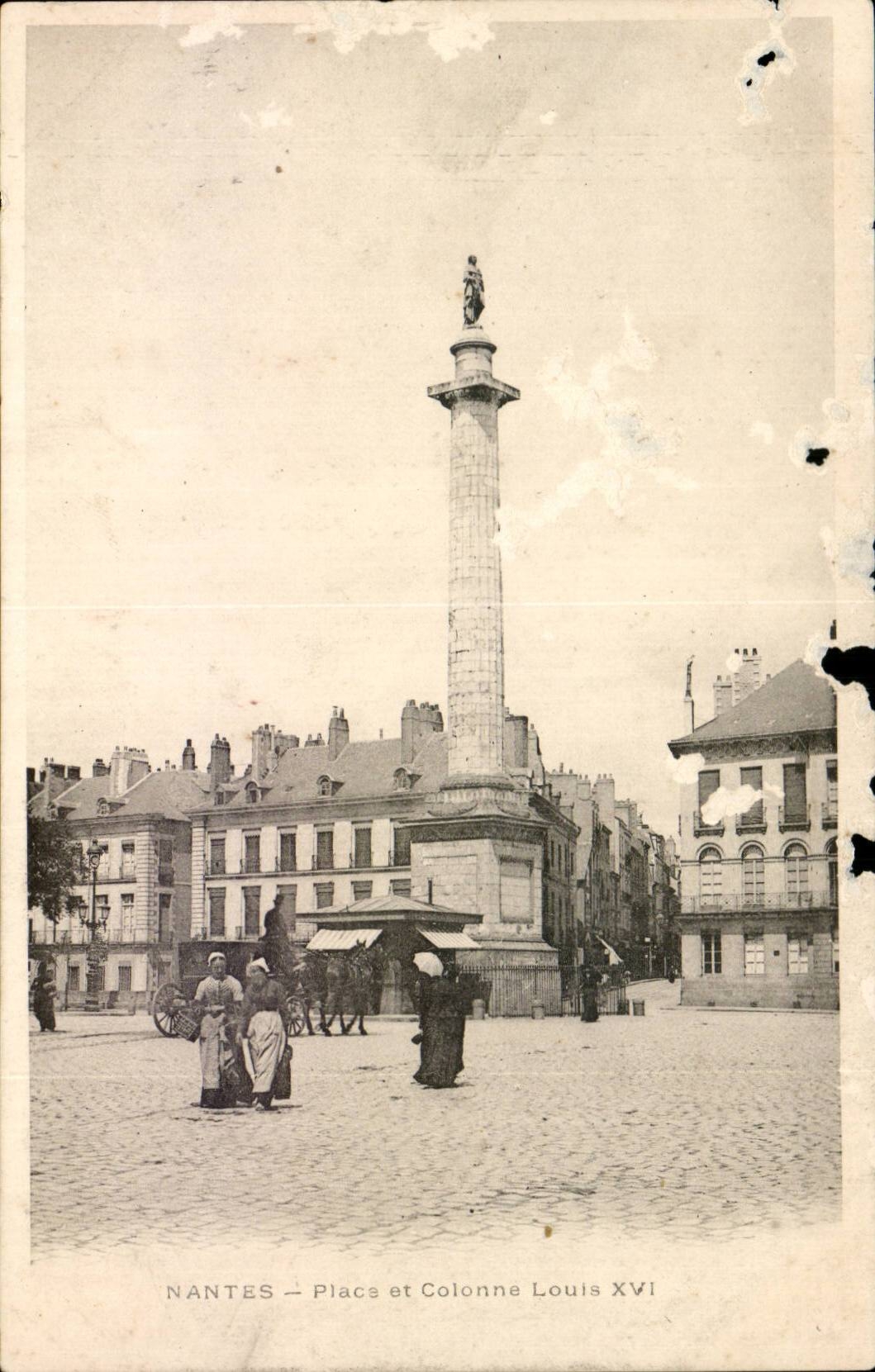 Nantes CPA Place et colonne Louis XIV