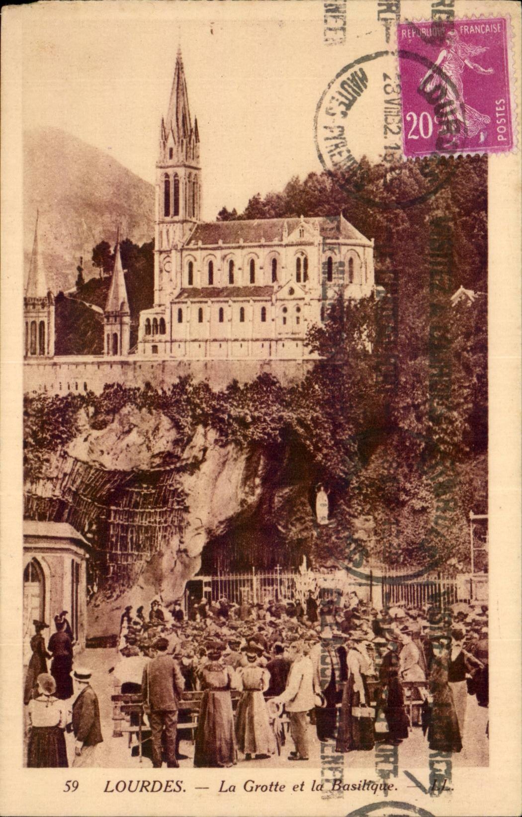 Lourdes CPA La grotte et la basilique