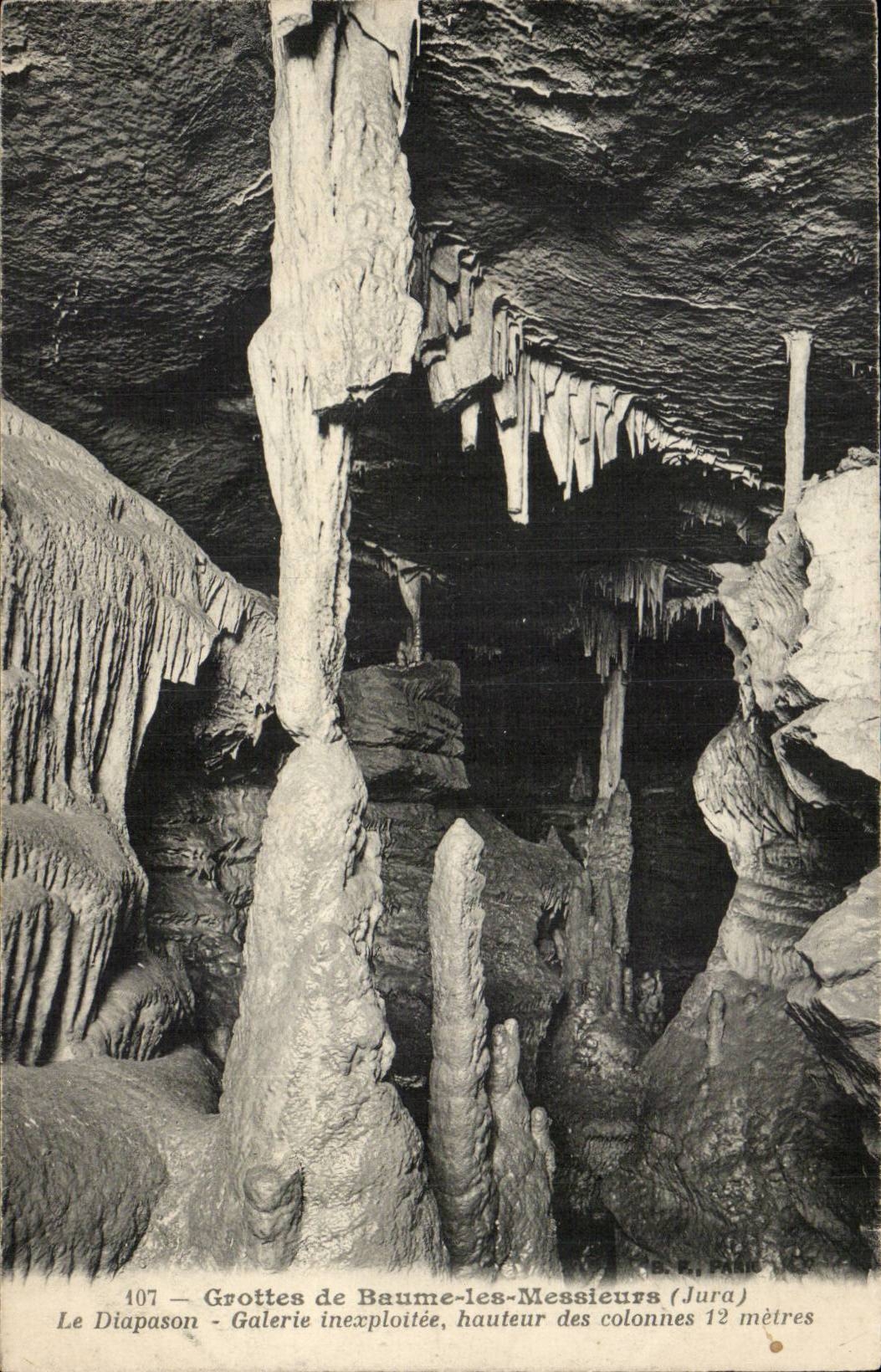Grottes de Baume-les-Messieurs (Jura) — Le Diapason — Galerie inexplorée, hauteur des colonnes 12 mètres — n° 407