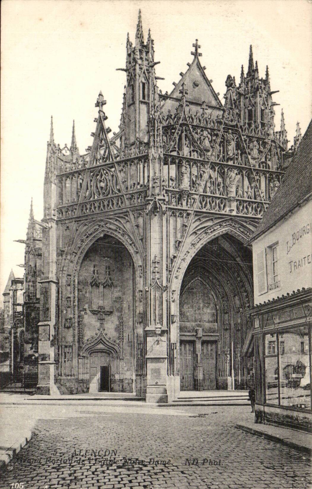CPA Alencon Grand portail de l'eglise Notre Dame