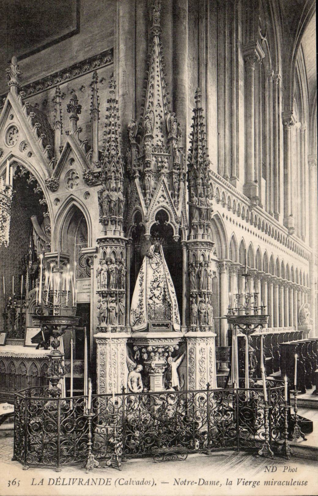 La Delivrande CPA Notre Dame la vierge miraculeuse