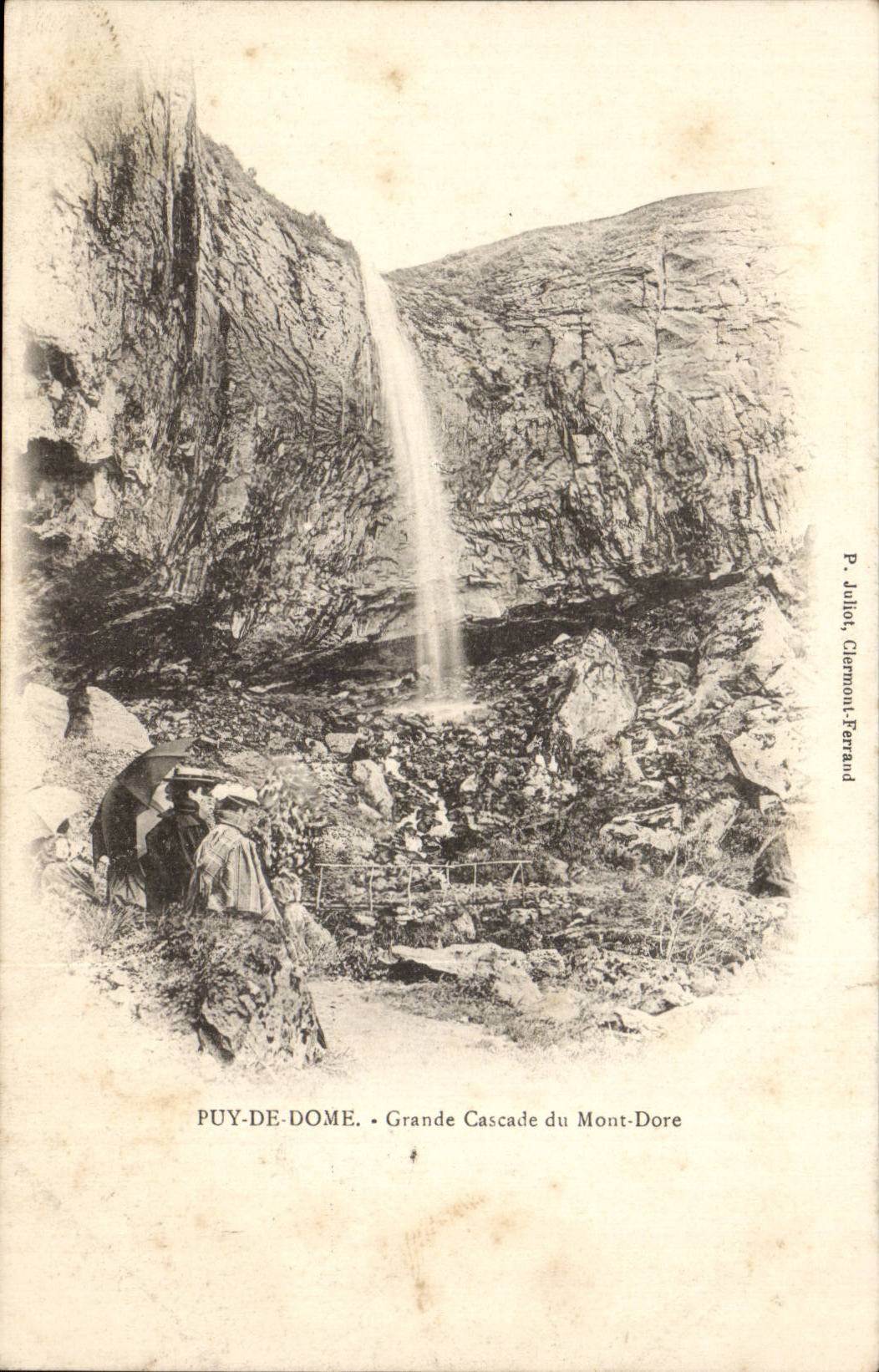 CPA Grande cascade du Mont Dore (femmes animee)