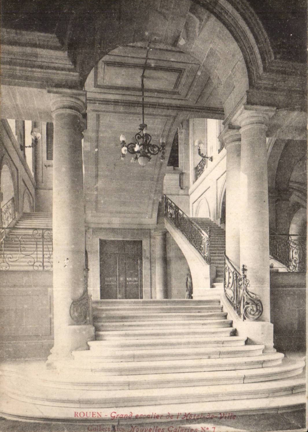 CPA Rouen Grand escalier de l'hotel de ville