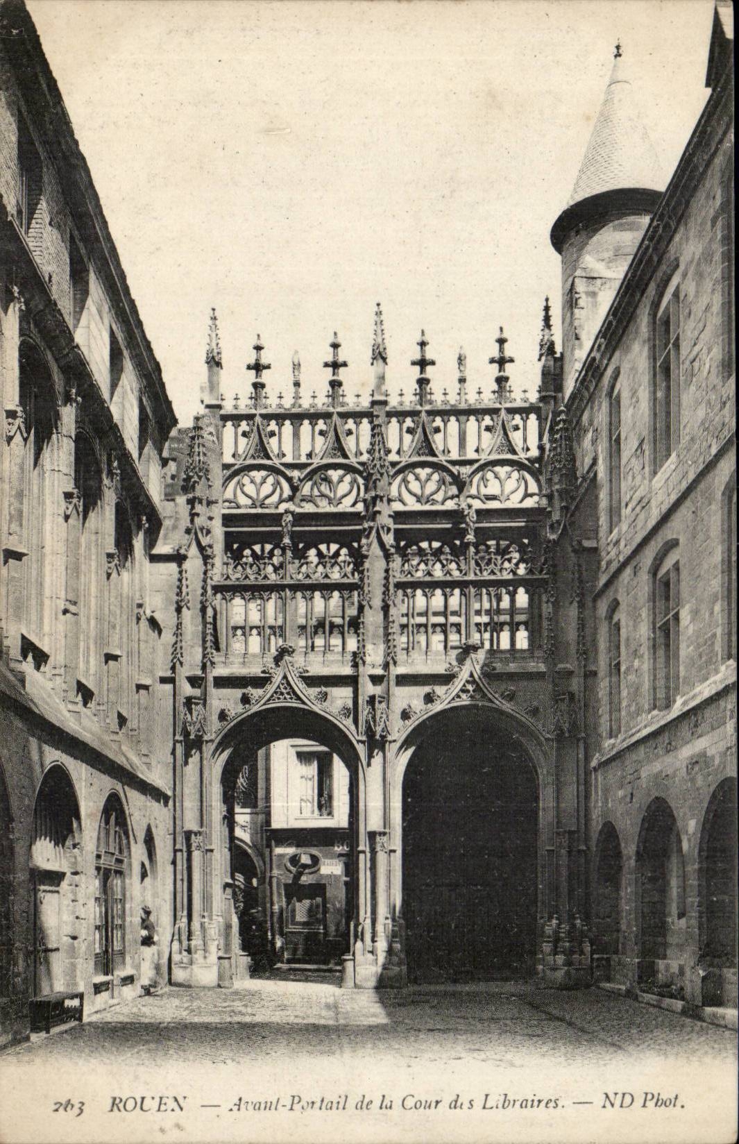 CPA Rouen Ancien portail de la cour des libraires