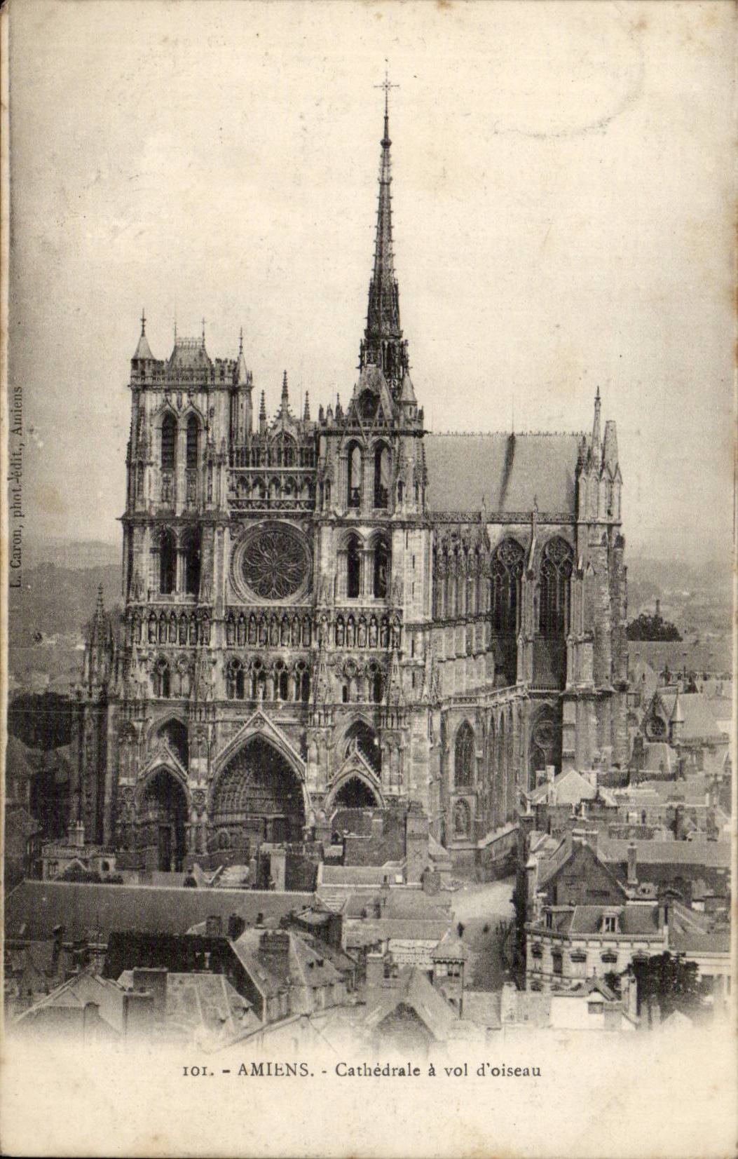 CPA Amiens Cathedrale a vol d'oiseau