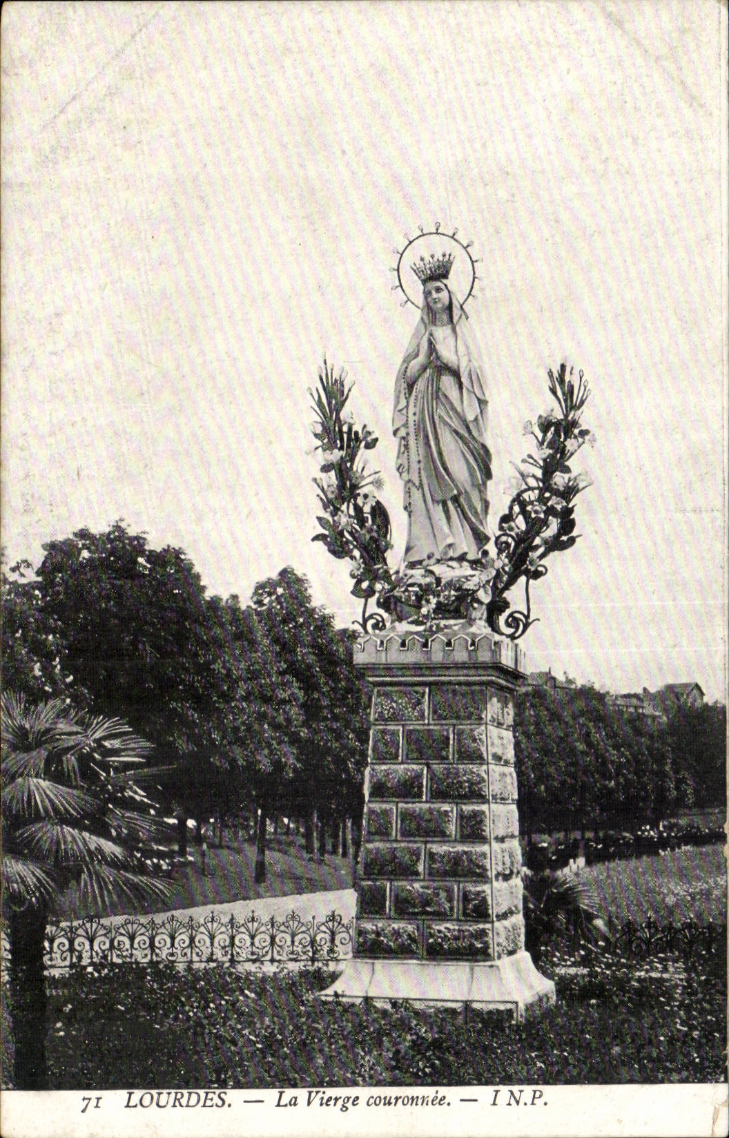 Lourdes — La Vierge couronnée — I.N.P.