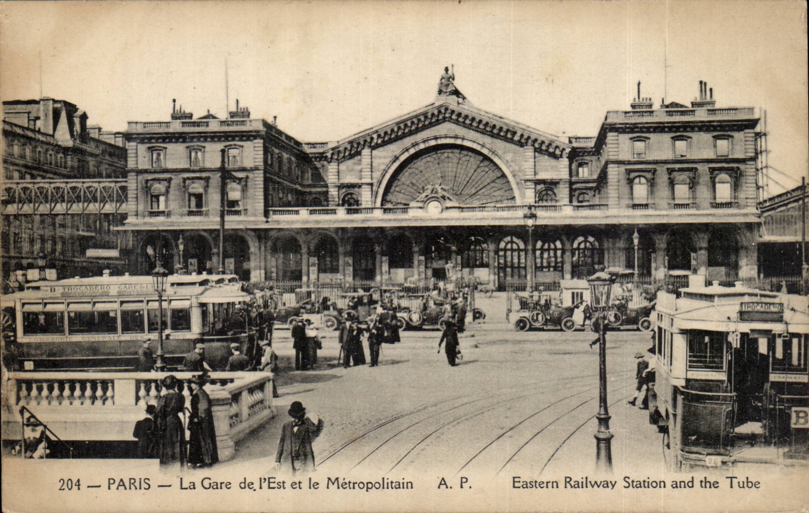 Paris CPA Gare de l'est et le Metropolitain 