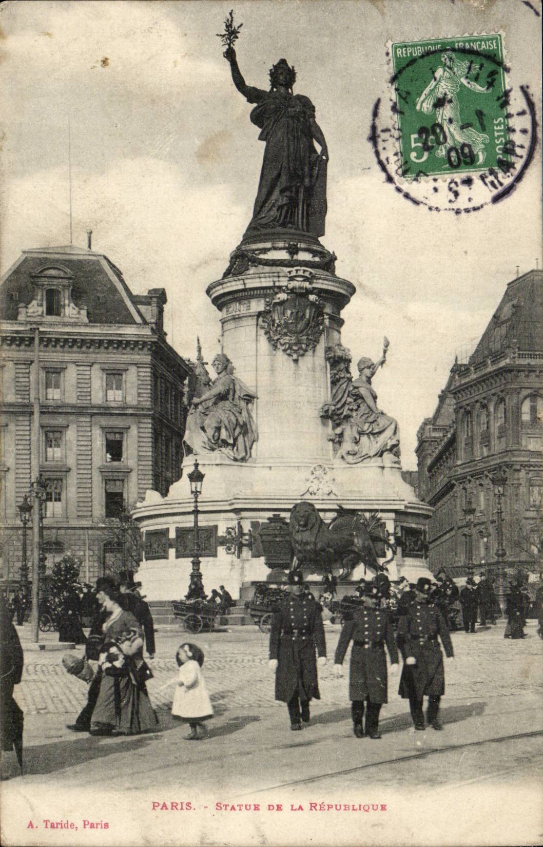 Paris CPA Statue de la Republique