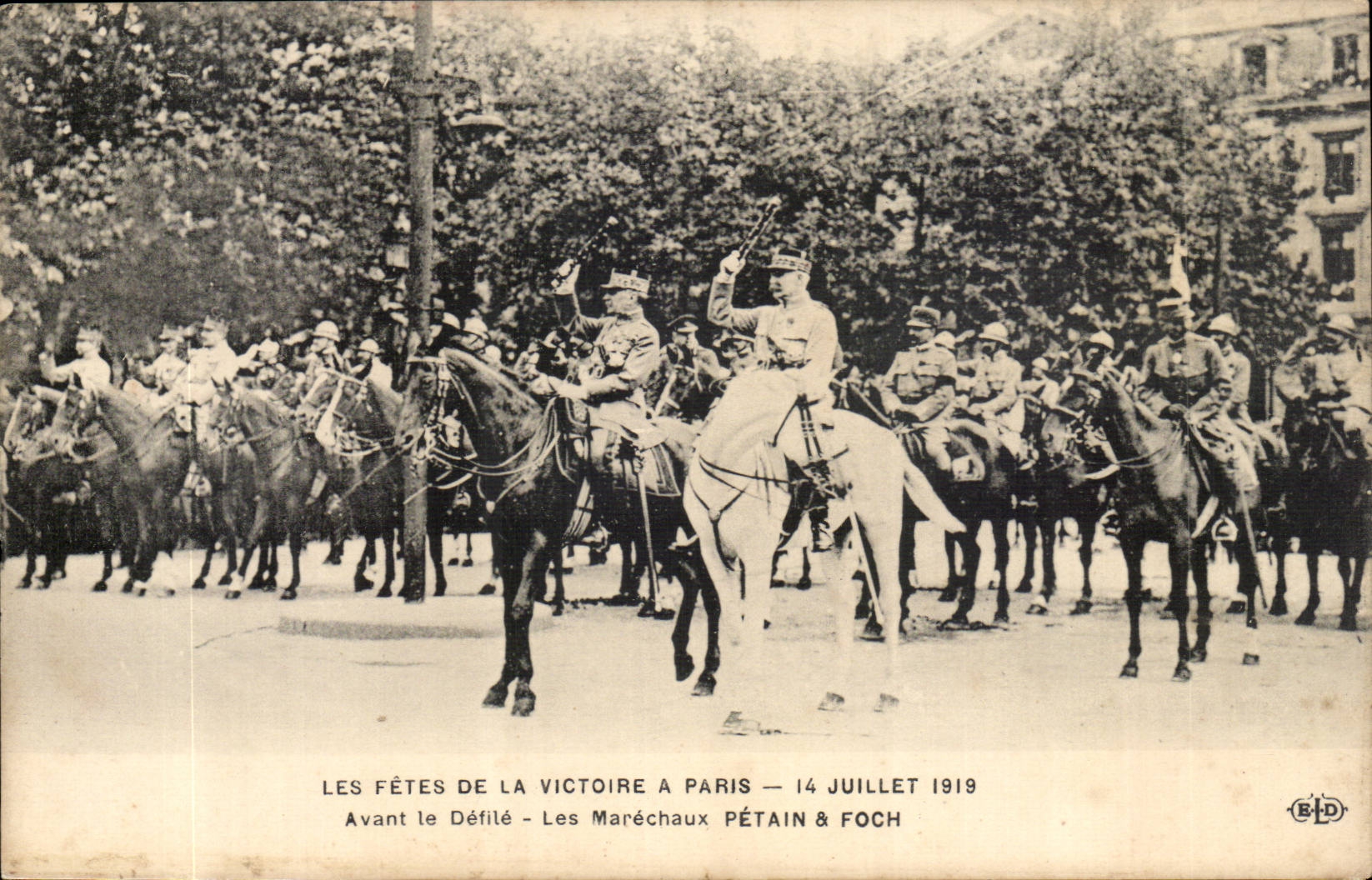 Les Fêtes de la Victoire à Paris — 14 Juillet 1919 — Avant le Défilé — Les Maréchaux Pétain & Foch