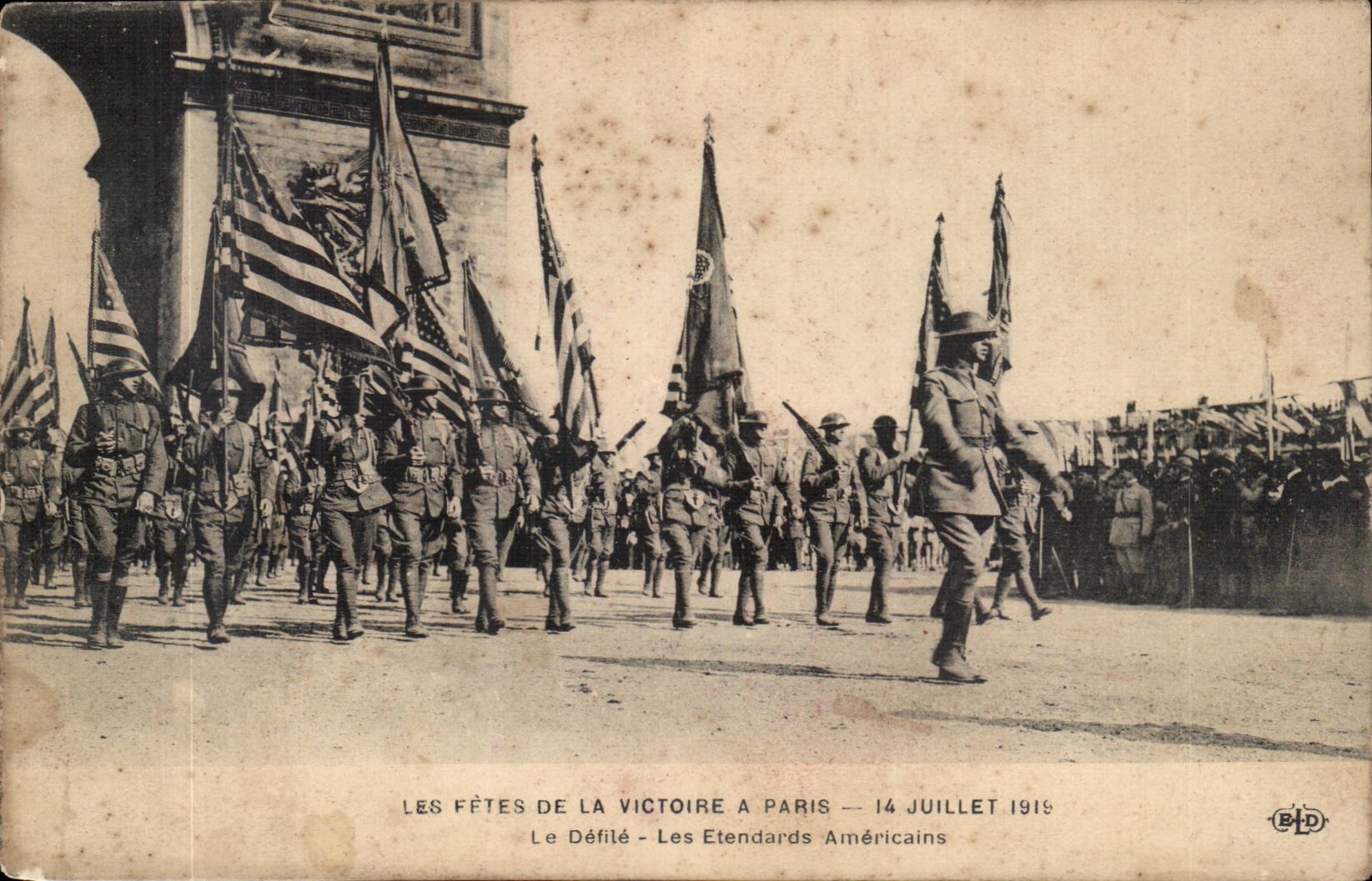 Les Fêtes de la Victoire à Paris — 14 Juillet 1919 — Le Défilé — Les Étendards Américains — B.L.D.