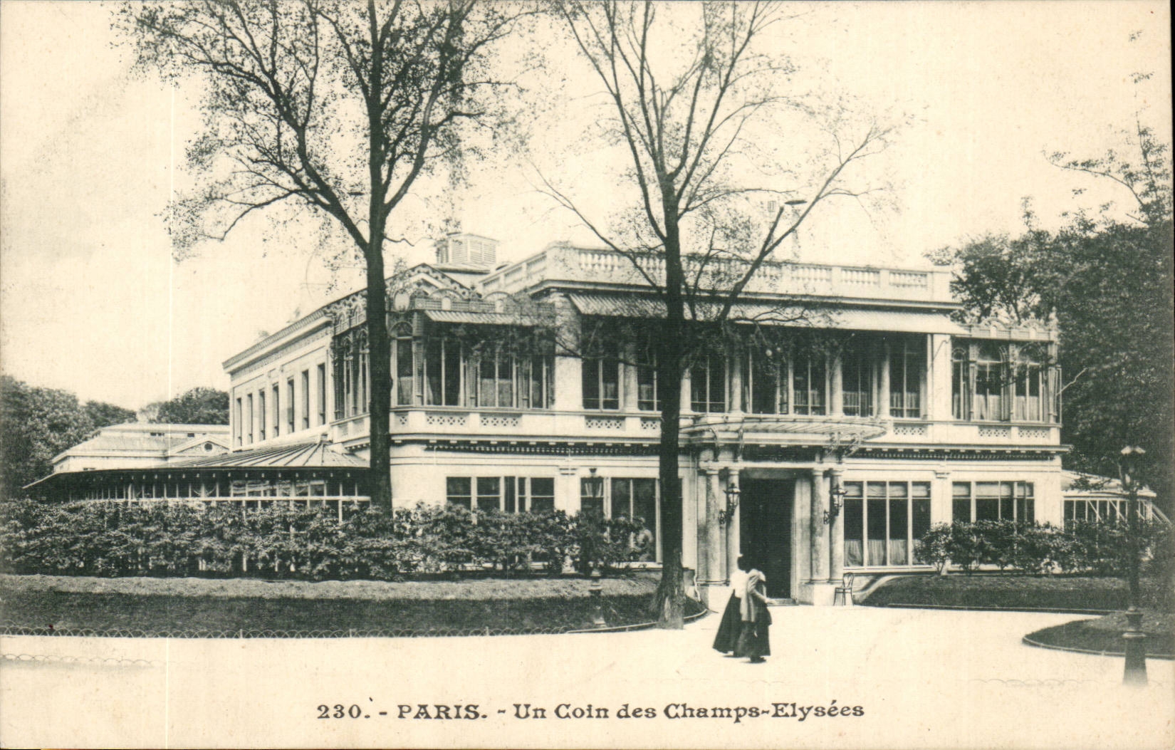Paris CPA Un coin des Champs Elysees