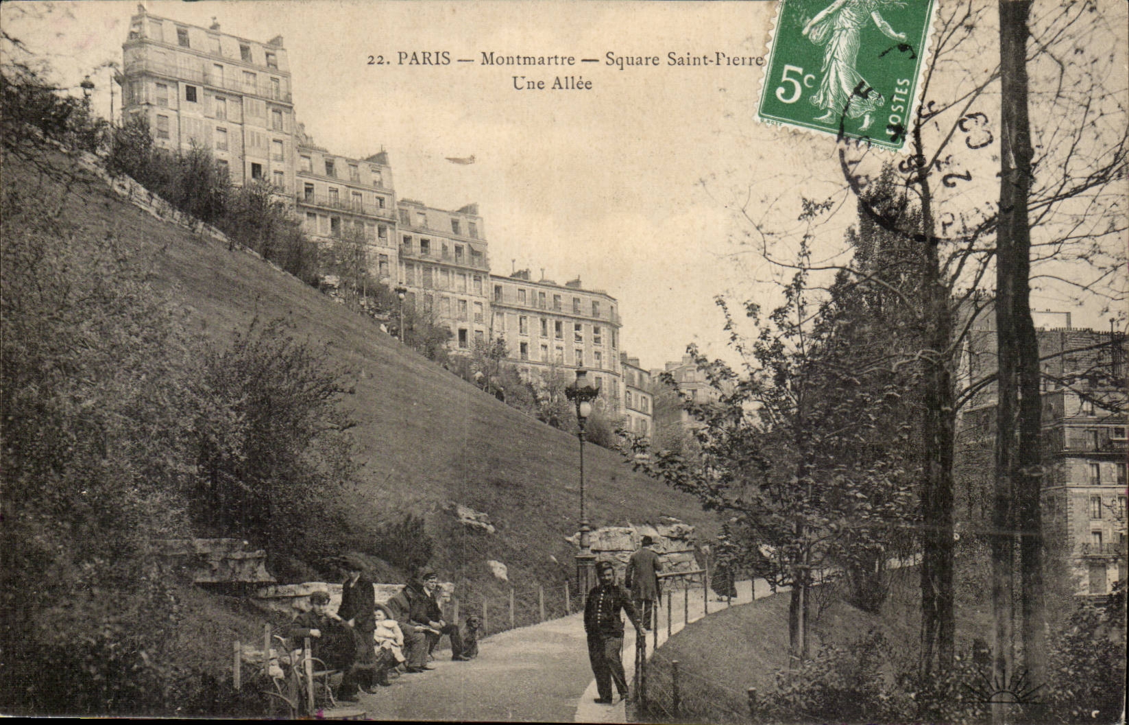 Paris CPA Montmartre Square Saint Pierre Une allee