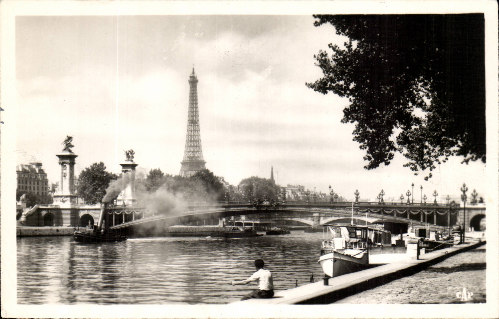 Paris CPA Vue sur la Seine Pont Alexandre III et la Tour Eiffel