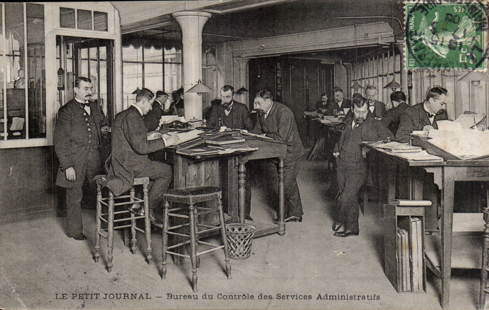 Paris CPA Le Petit Journal Bureau des controles des services administratifs TOP (journal presse media)